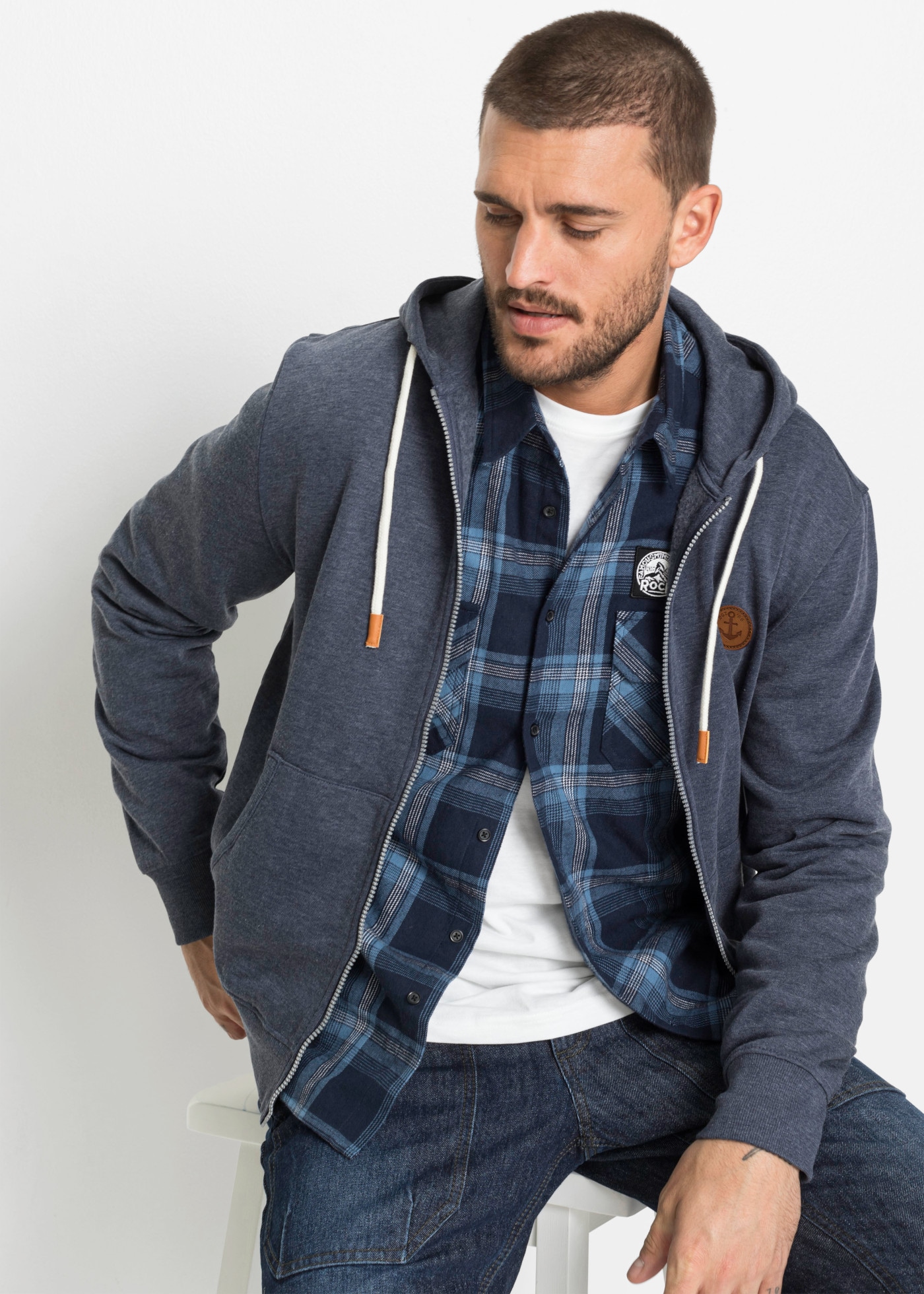 Image of bonprix Kapuzensweatjacke innen weich angeraut, Regular Fit, mit 2 Taschen