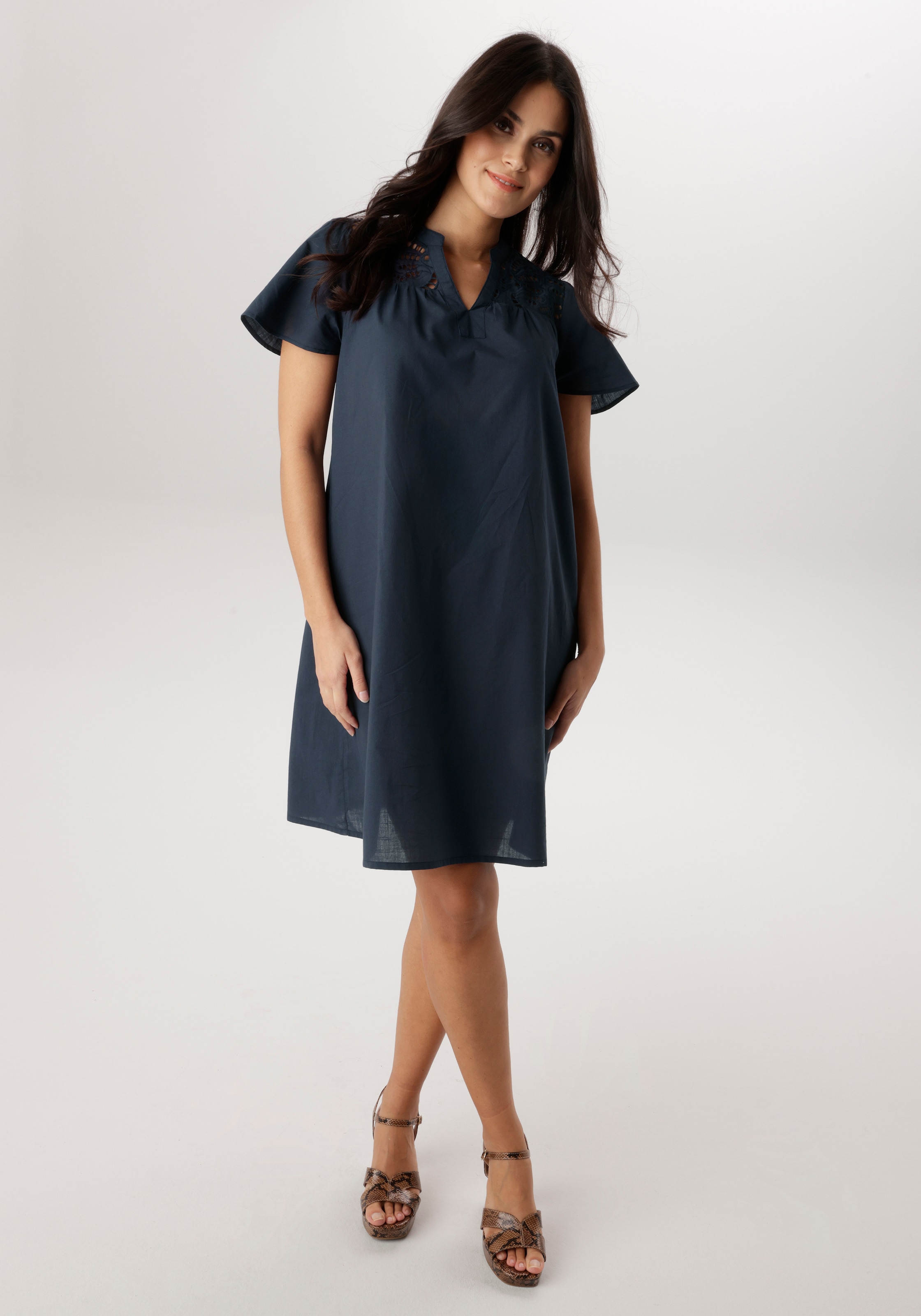 Image of Aniston SELECTED Sommerkleid mit Lochspitze im Schulter- und Brustbereich - NEUE KOLLEKTIOn