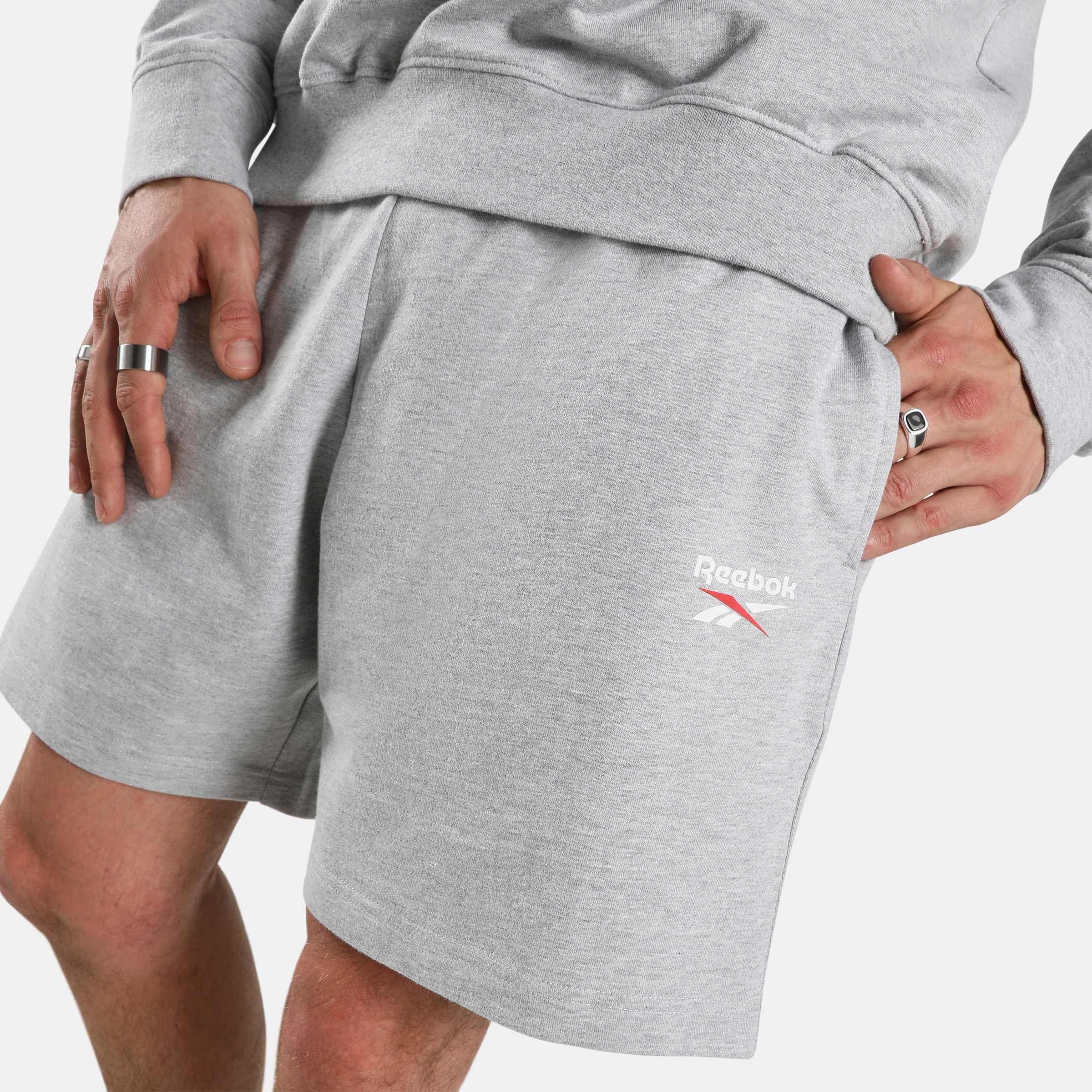 Reebok Sweatshorts »ID SMALL LOGO SHORTS«  shorts en molleton pour mode été et printemps, tailles S à XXL