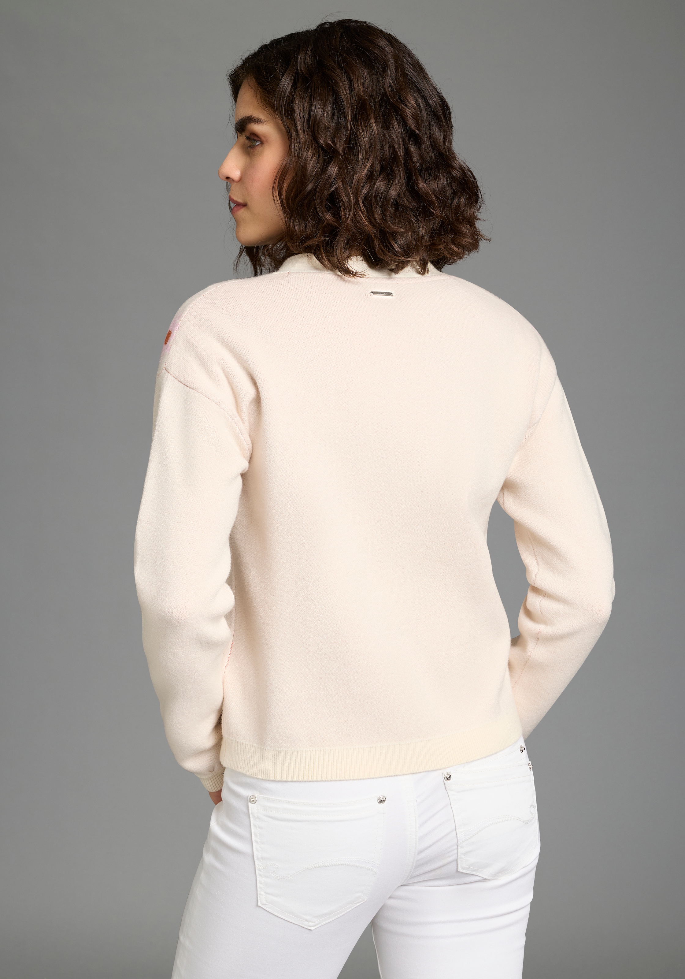 KangaROOS Veste en tricot Strickjacke aus Feinstrick, bequeme Passform, Blumenmuster