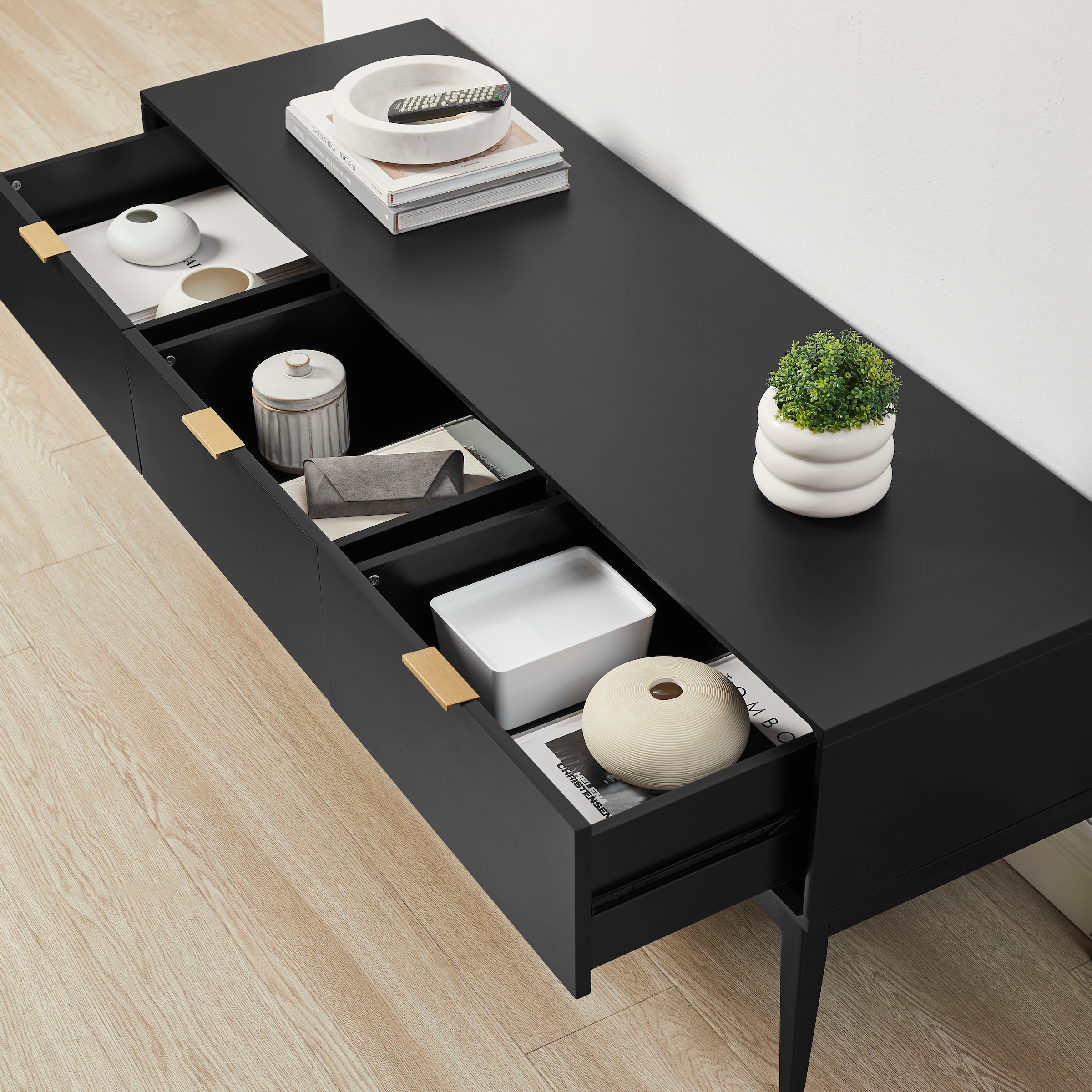 Leonique TV-Board »Lavisha« FSC-zertifiziertes Holz kombiniert Melamin, verchromten Metallgriffen