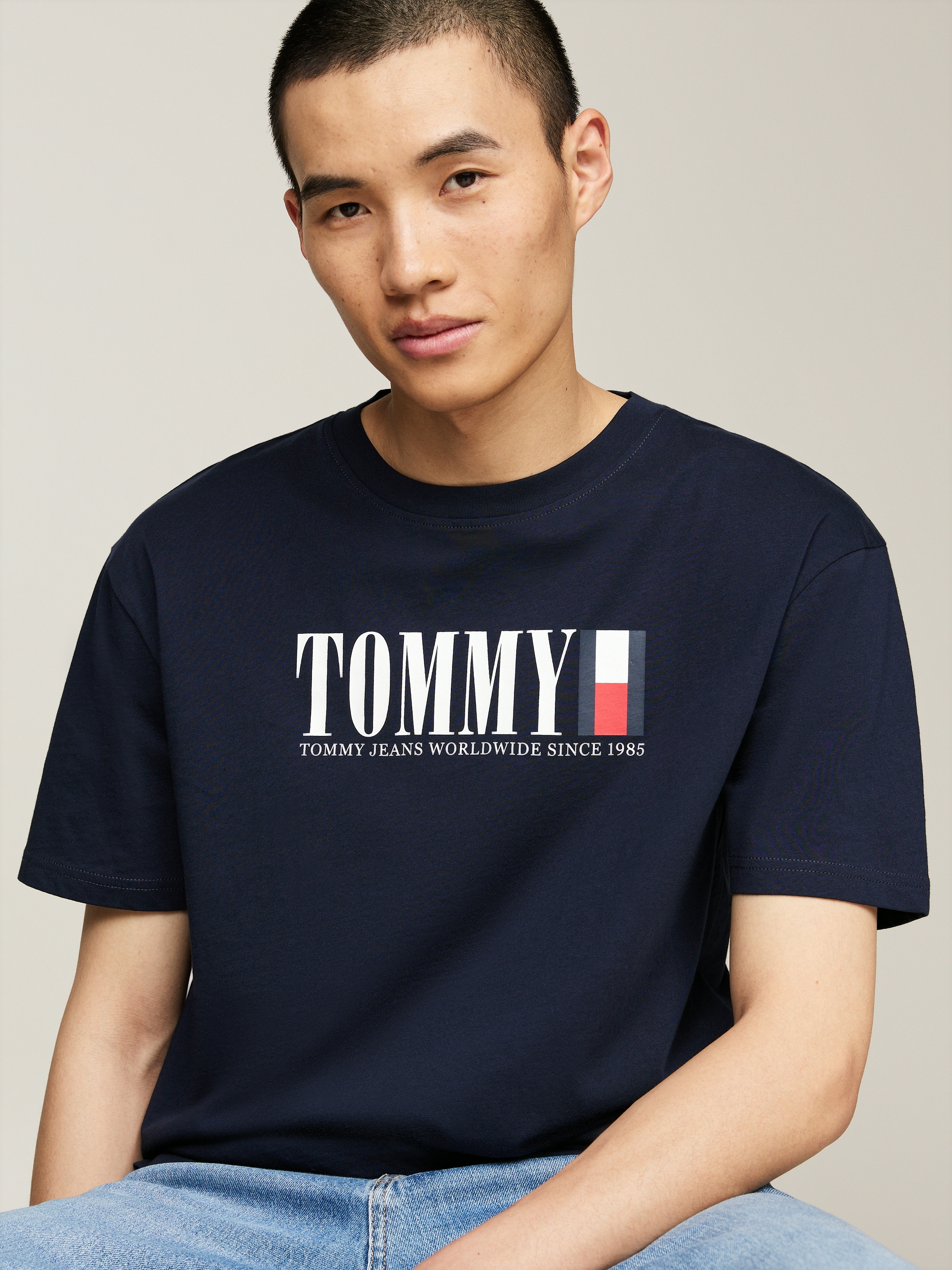 Tommy Jeans Plus T-Shirt »TJM REG TOMMY DNA FLAG TEE EXT«, Grosse Grössen mit Logoprägung