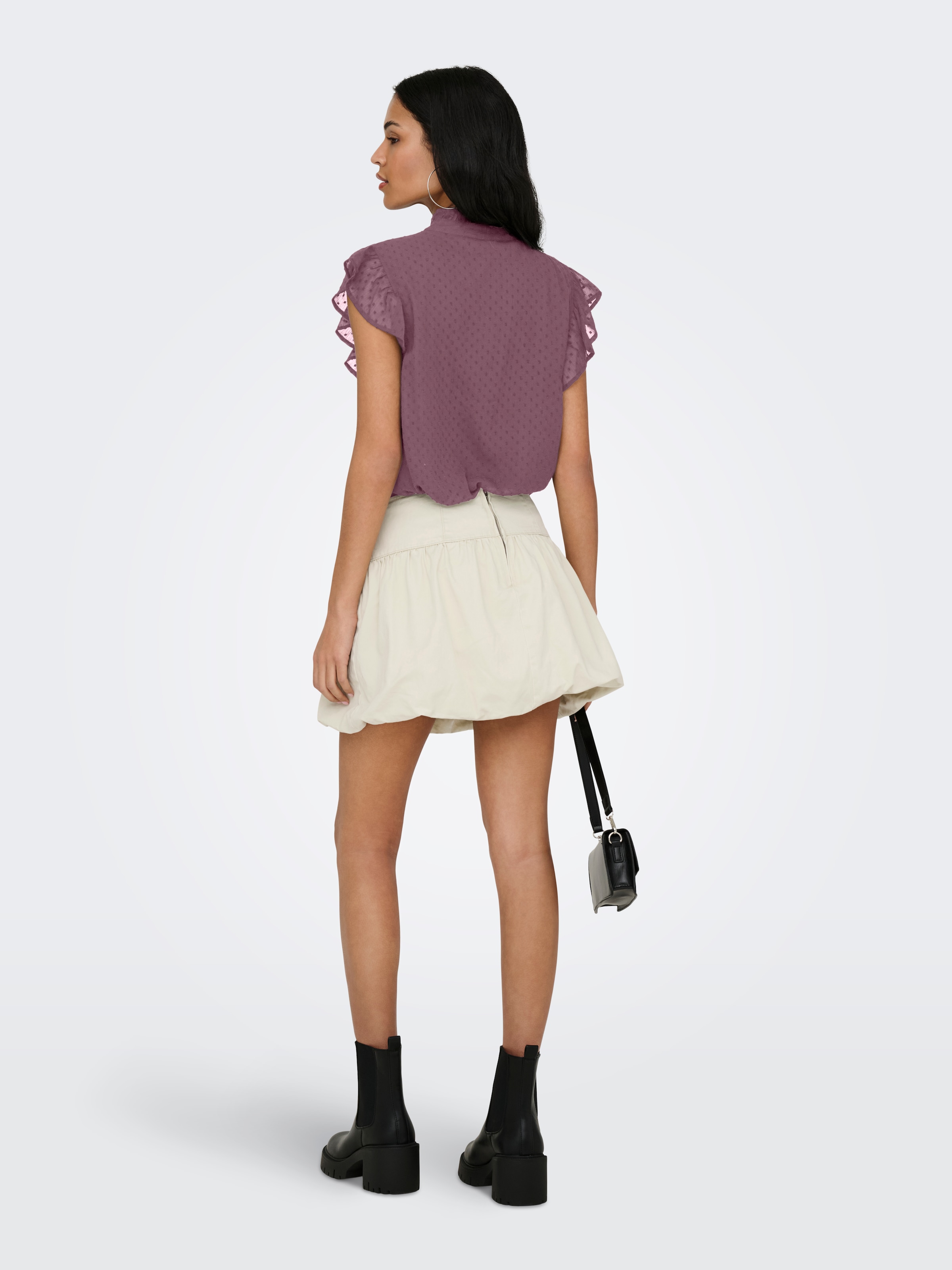 ONLY Spitzenbluse »ONLLANDAU DOBBY FRILL V-NECK TOP WVN« Kunstfaser