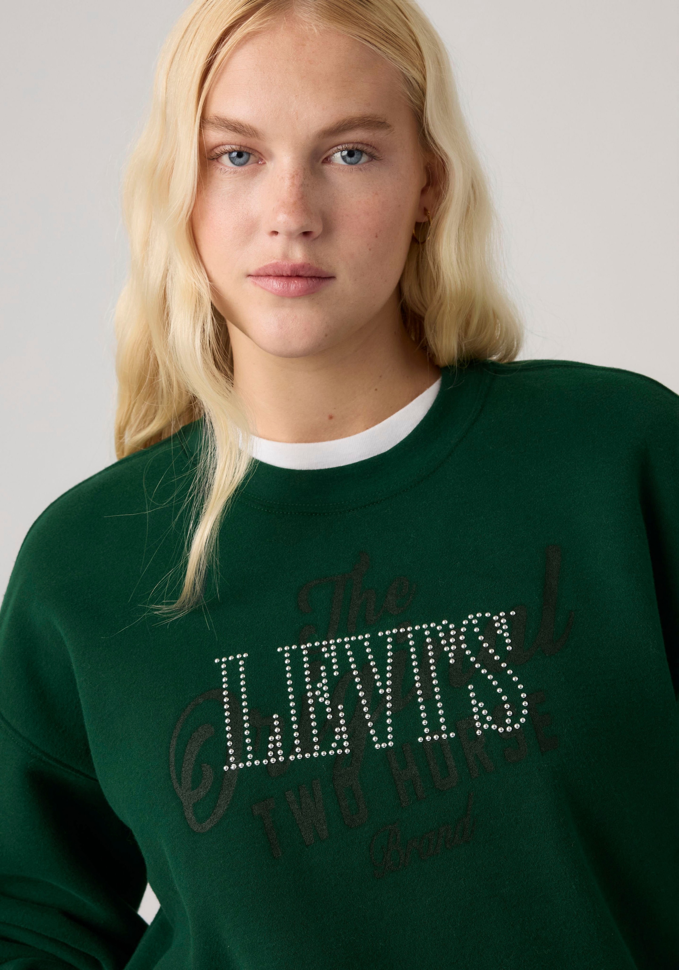 Levi's® Sweatshirt »GR EVERYDAY CREW 2.0«, Glitzerdetails im Vorderteil
