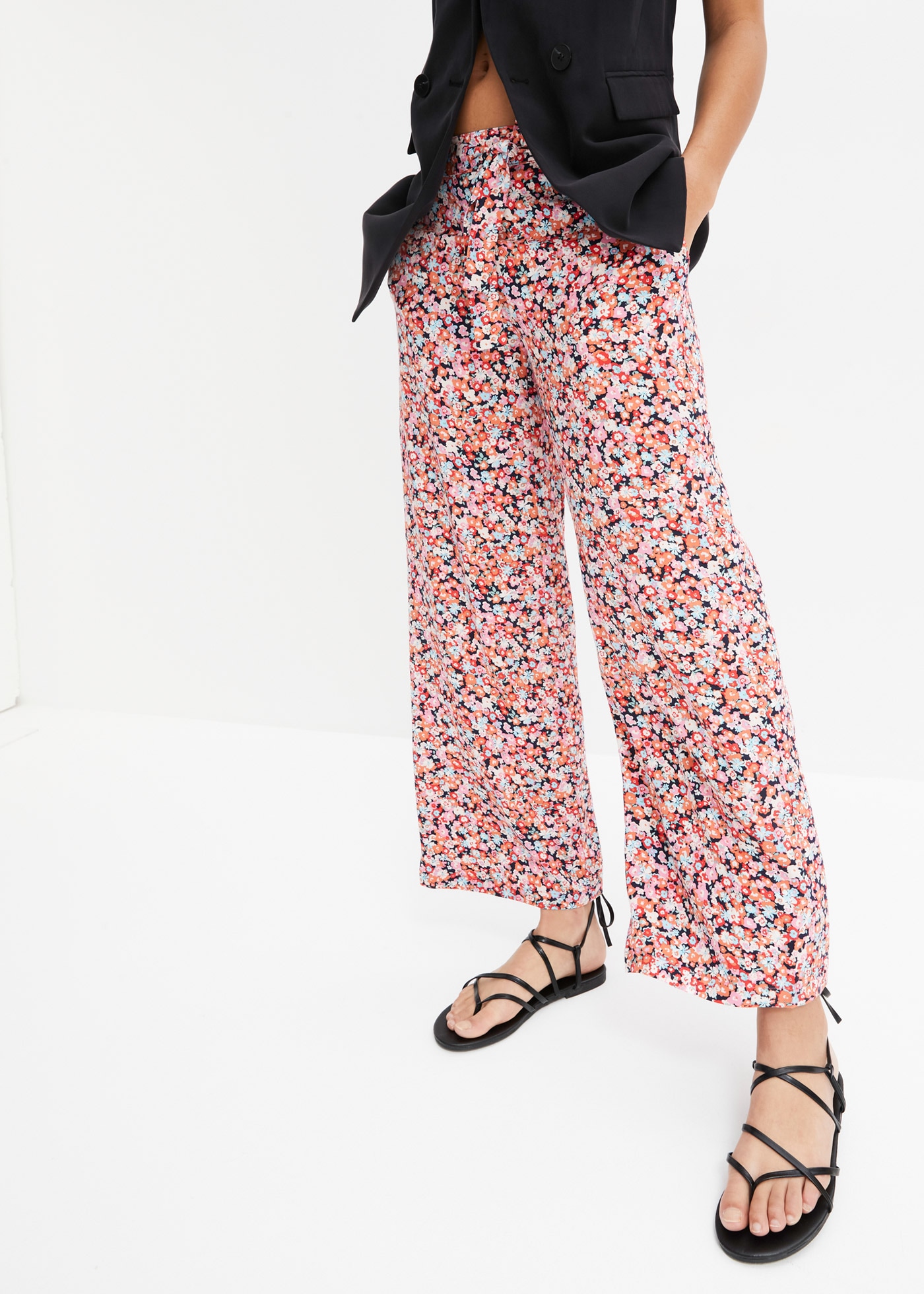 Image of bonprix Schlupfhose aus Viskose, lockere Passform, femininer Print, moderner Stil