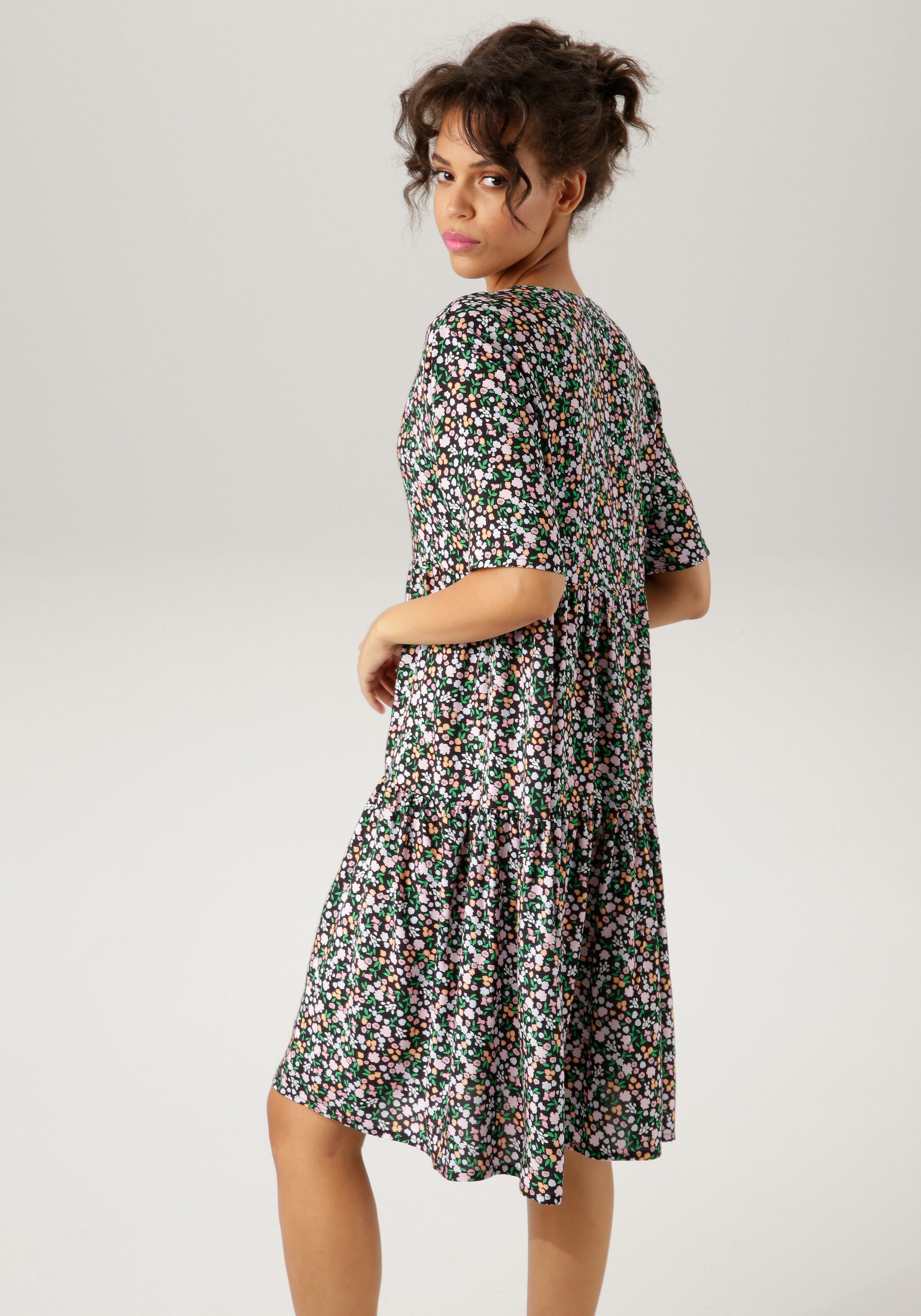 Aniston CASUAL Sommerkleid, mit buntem Minimal-Blumendruck
