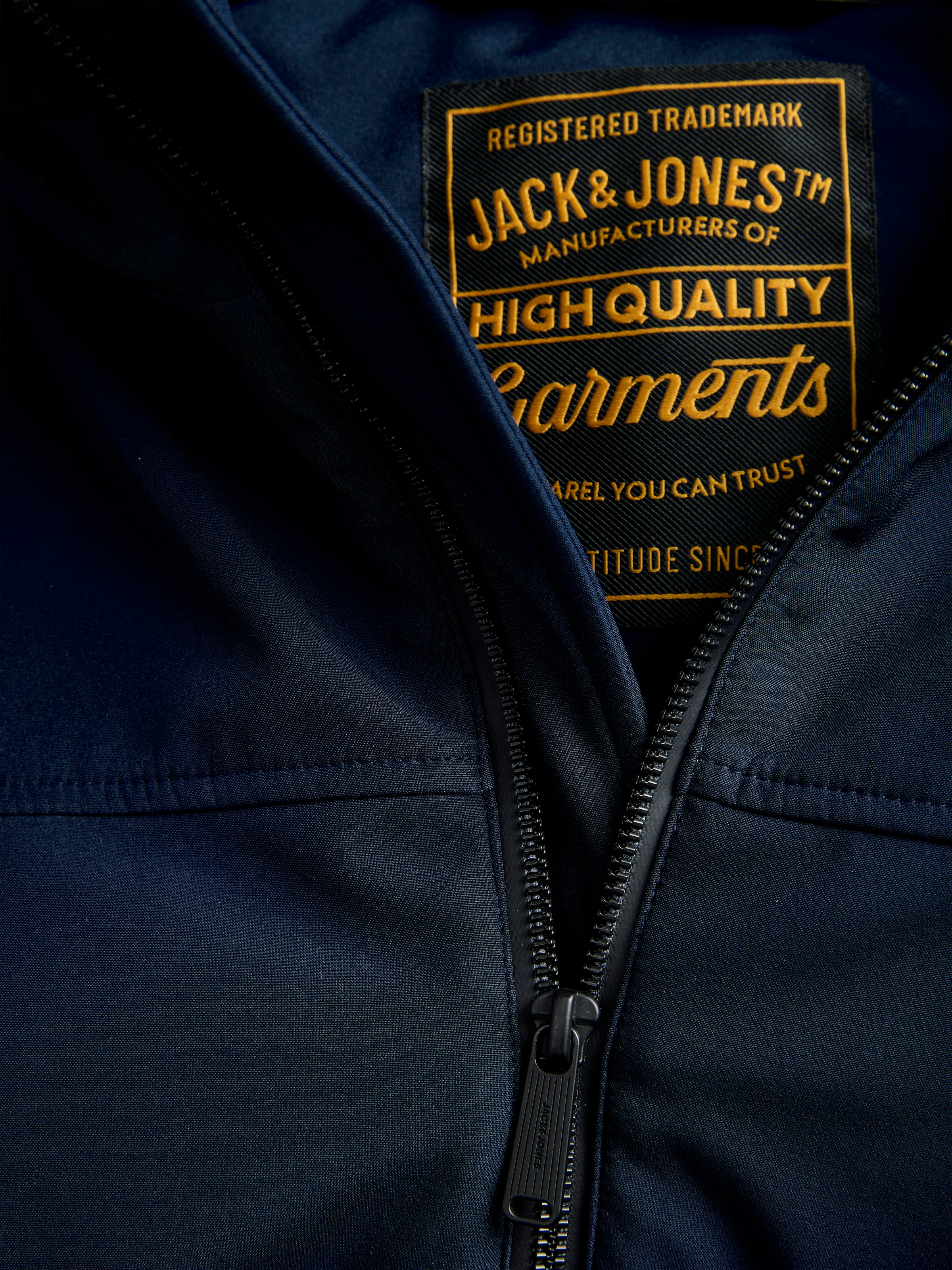 Jack & Jones Veste softshell »JJCLARK SOFTSHELL JACKET« avec capuche fibre synthétique, coupe régulière