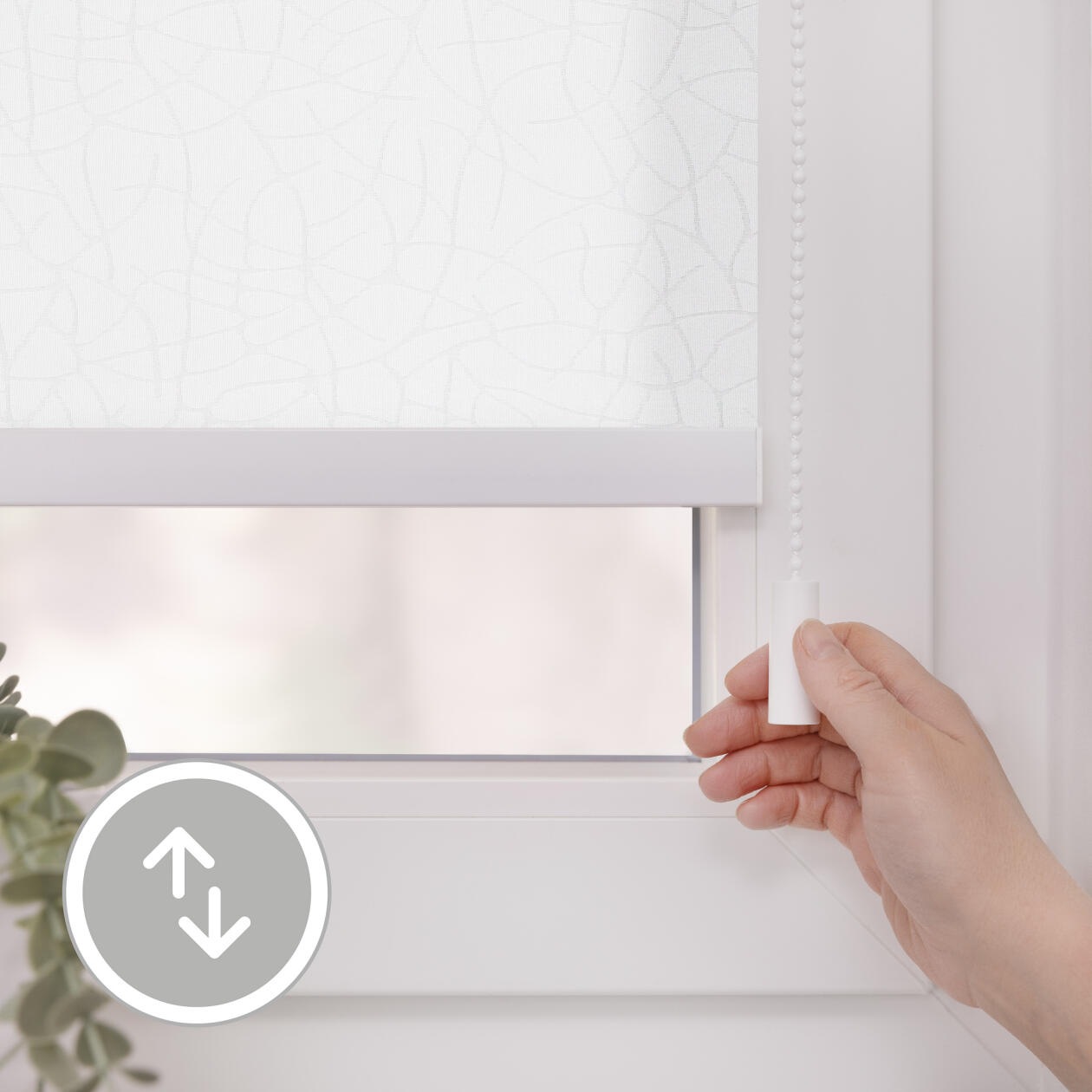 LICHTBLICK ORIGINAL Rollo »Klemmfix, ohne Bohren« blickdicht Blendschutz | Sichtschutz mit Bohren/ohne Bohren freihängend Steuerbar mit Bluetooth-App, integrierter Elektromotor und Akku