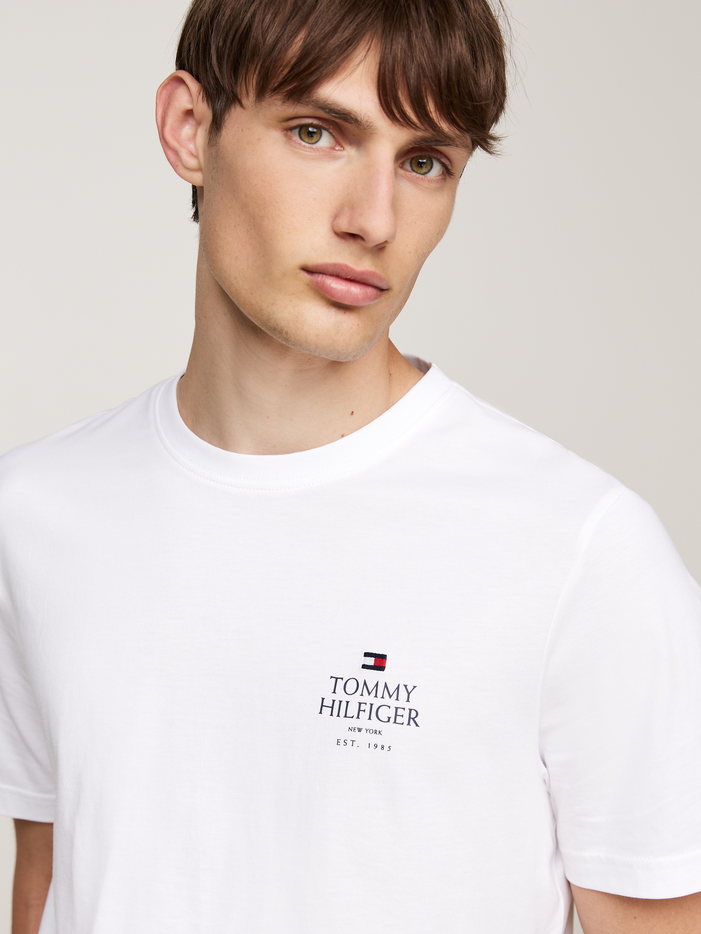 Tommy Hilfiger T-Shirt »HILFIGER STACK TEE«, Mit Markenprint