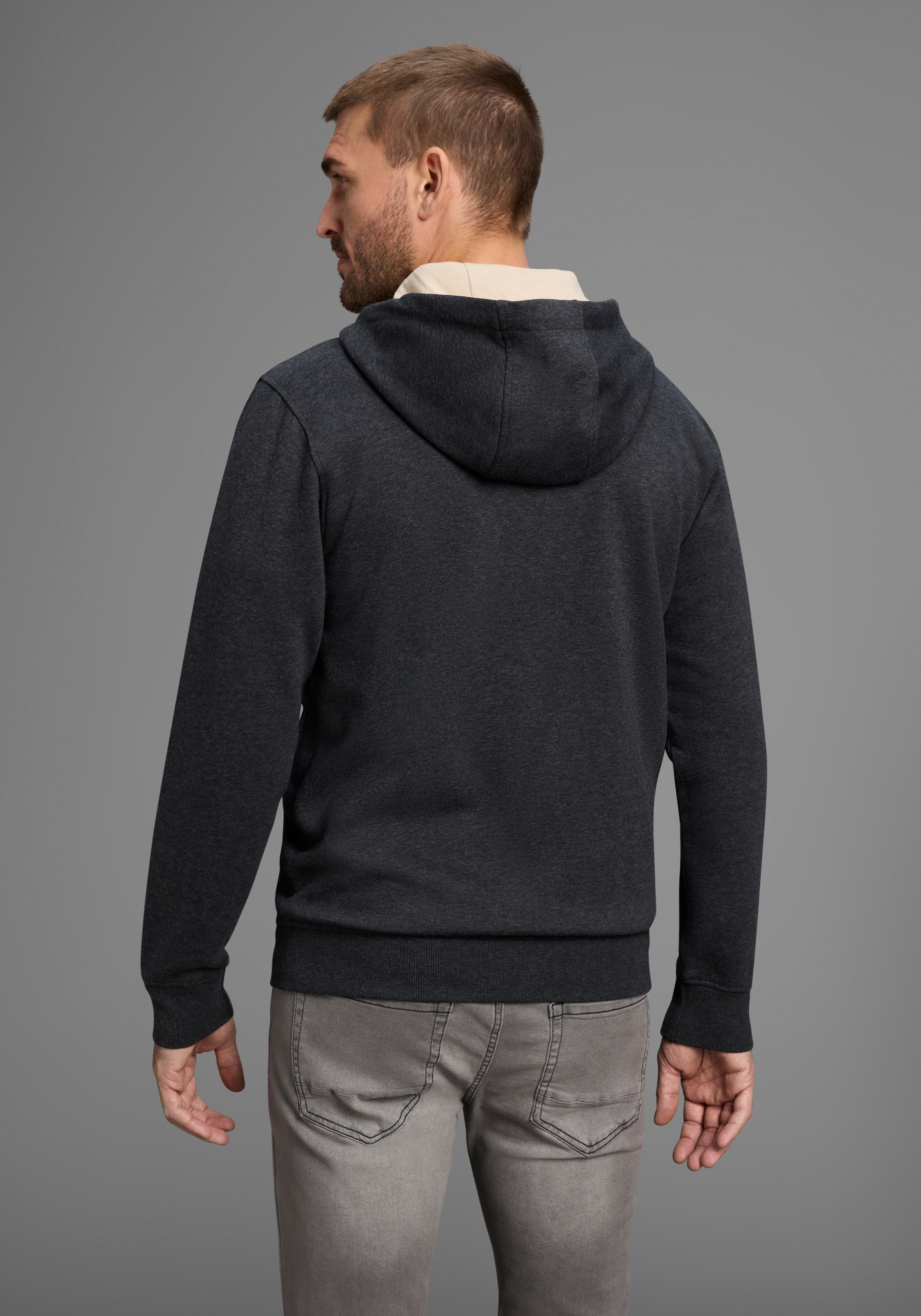 Bruno Banani Sweatjacke moderner Brustprint