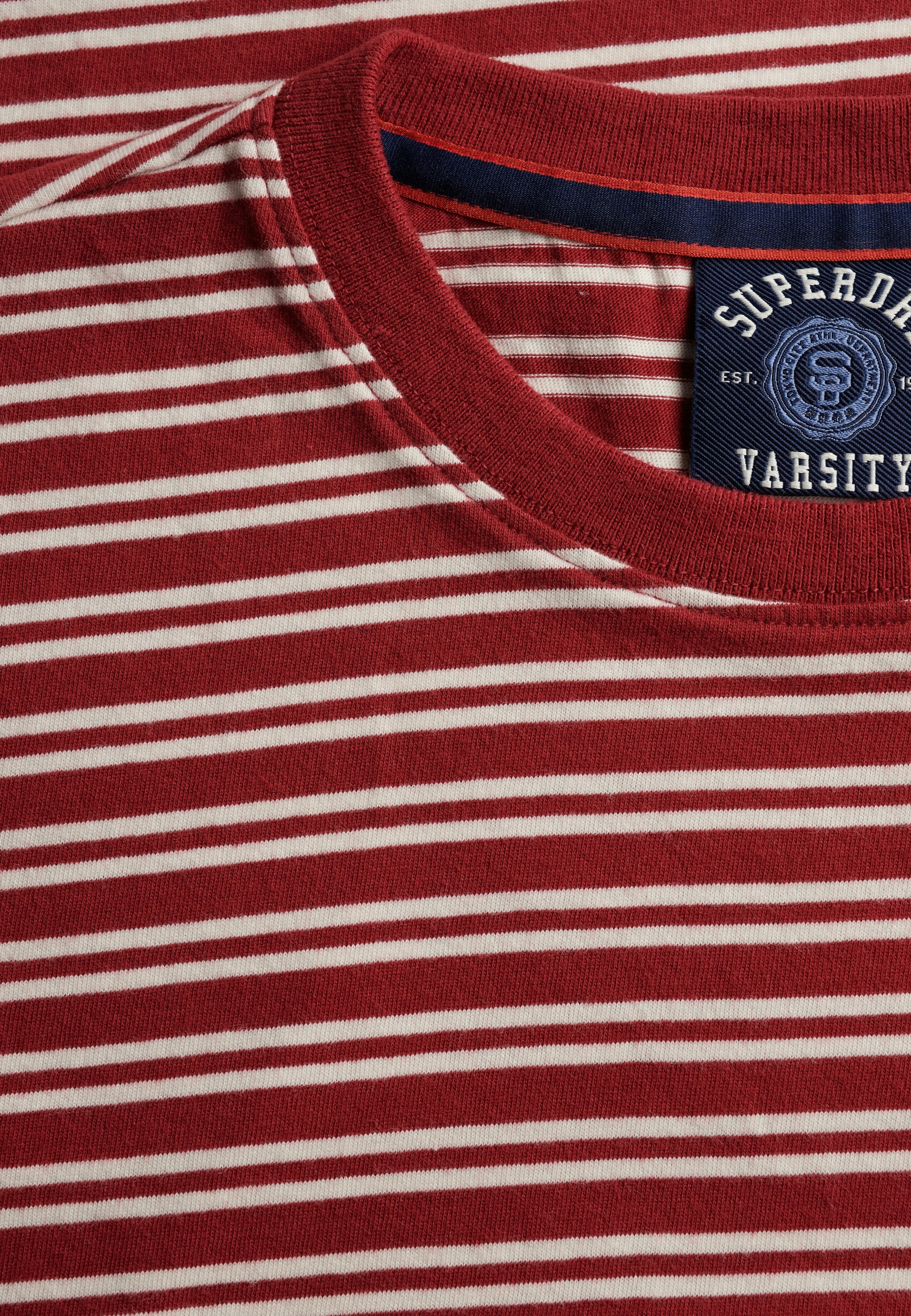 Superdry T-Shirt »ESSENTIAL LOGO STR FITTED TEE« angenehmes Tragegefühl durch besonders weiche Haptik