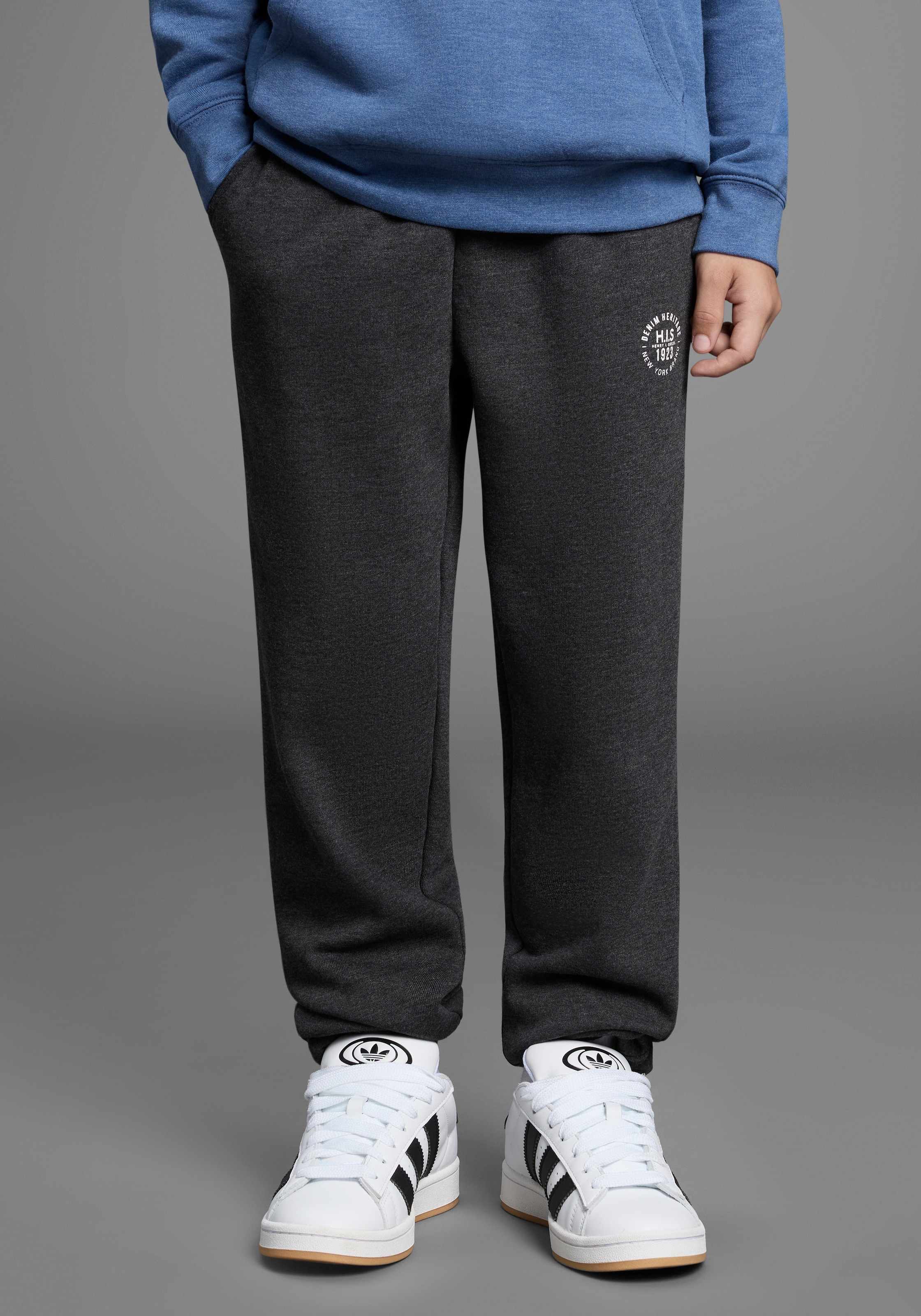 Image of H.I.S Sweathose "Basic Sweatshose, Jogginghose für Jungen" Für TEENS. Sweathose mit kleinem Badge