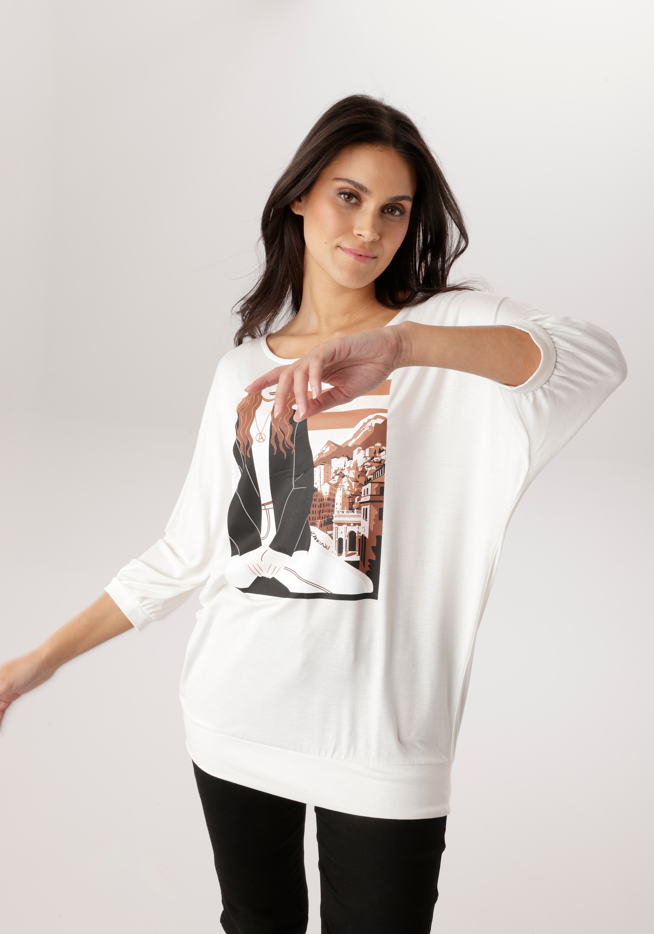 Image of Aniston SELECTED Fledermausshirt mit flächendeckendem, femininen Frontmotiv - NEUE KOLLEKTION