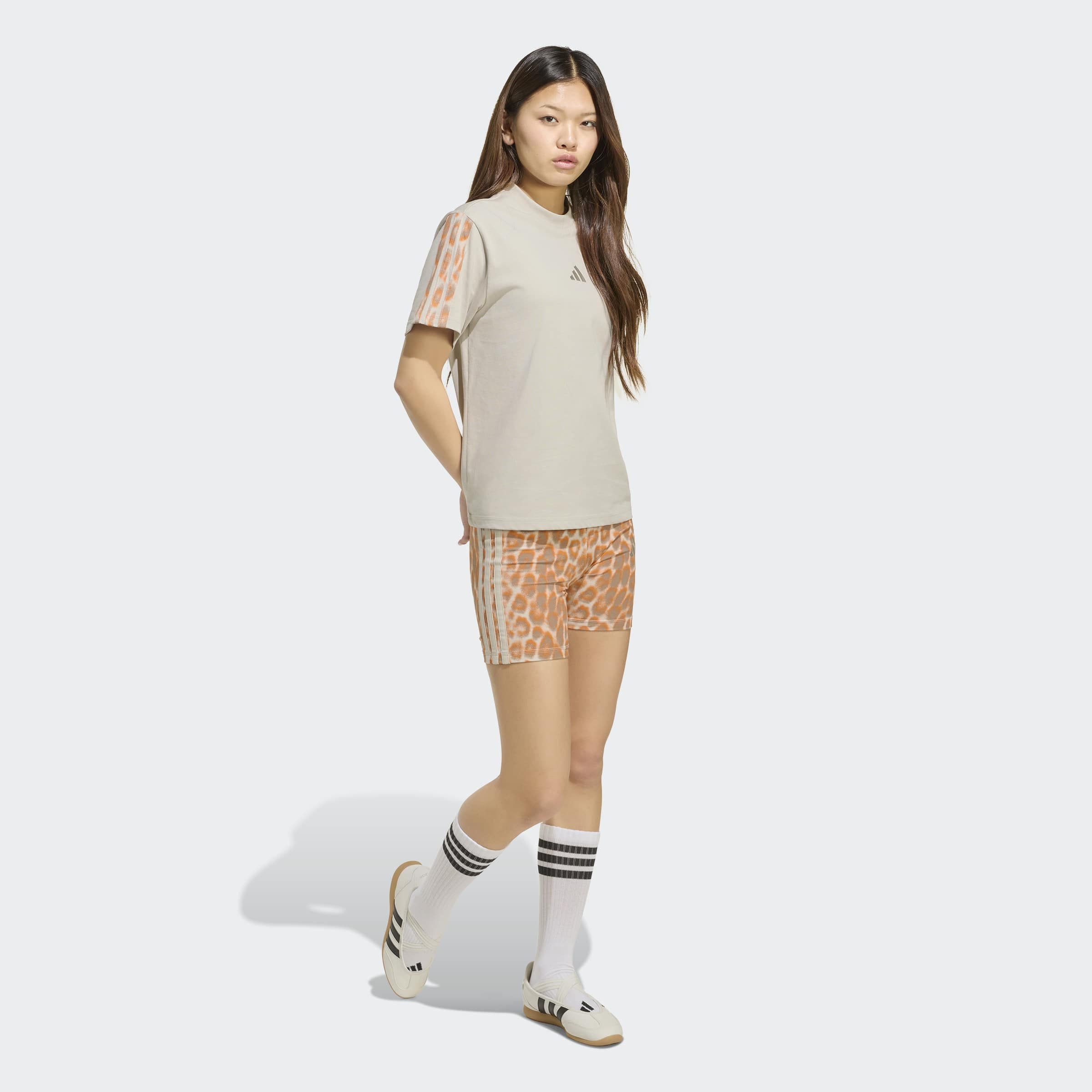 adidas Sportswear T-shirt »SEASONAL ESSENTIALS LEOPARDENPRINT MIT 3-STREIFEN«