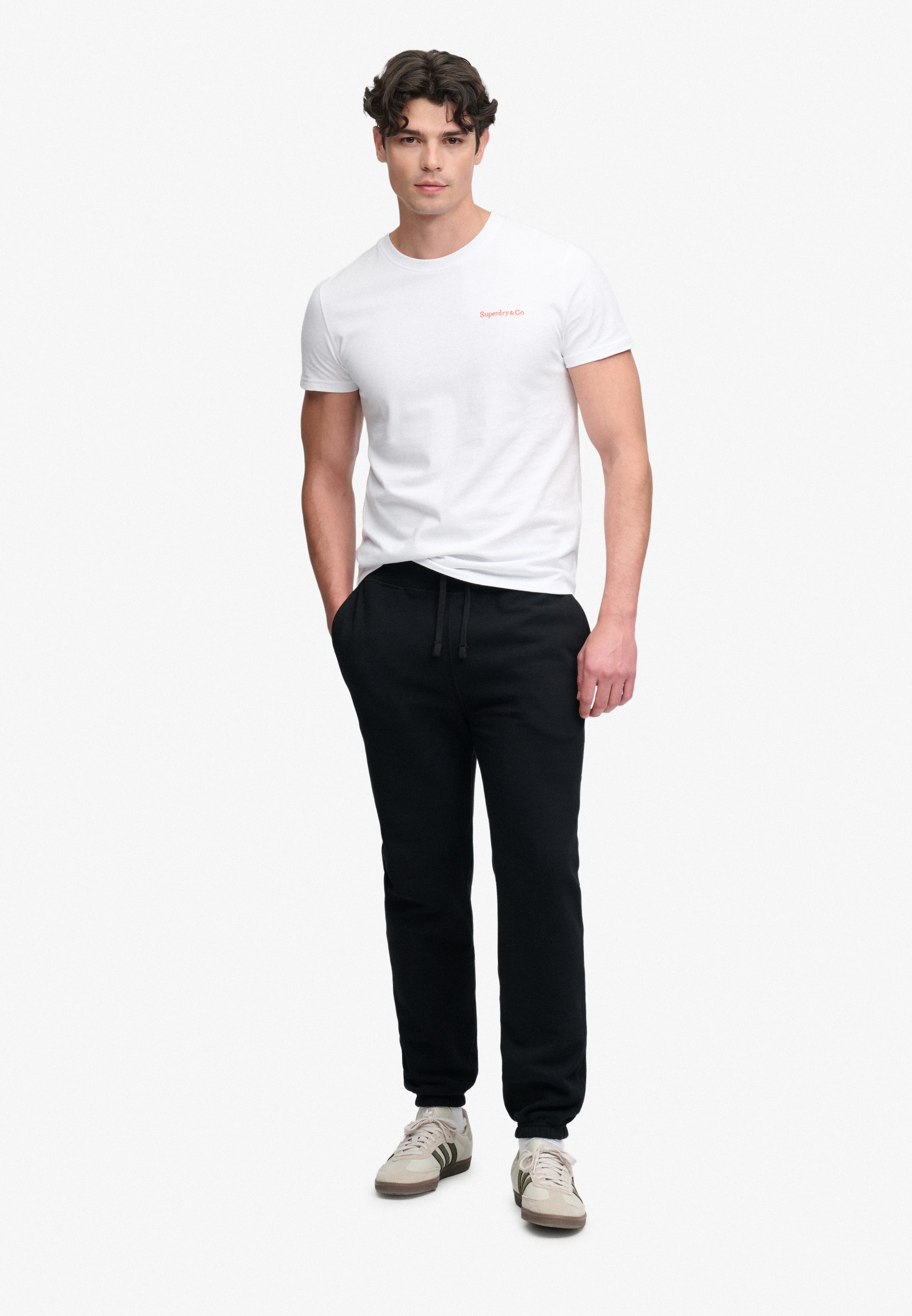 Superdry Pantalon sweat »ESSENTIAL COMPANY LOGO JOGGER«  mélange coton, coupe décontractée