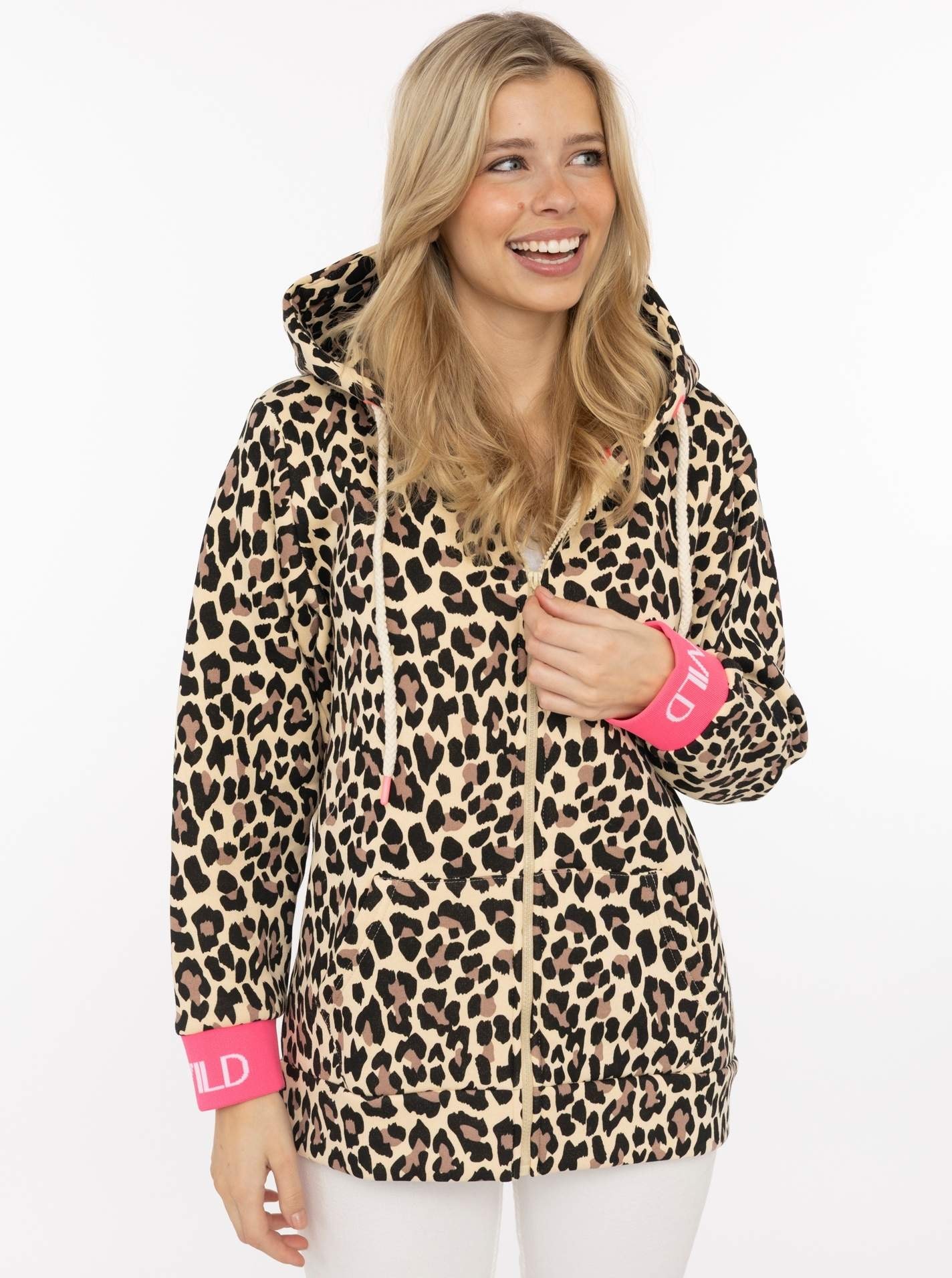 Image of Zwillingsherz Kapuzensweatjacke ""WILD WILD"" Leomuster, Kapuze mit Kordel, Bündchen mit WILD Print, Zipper