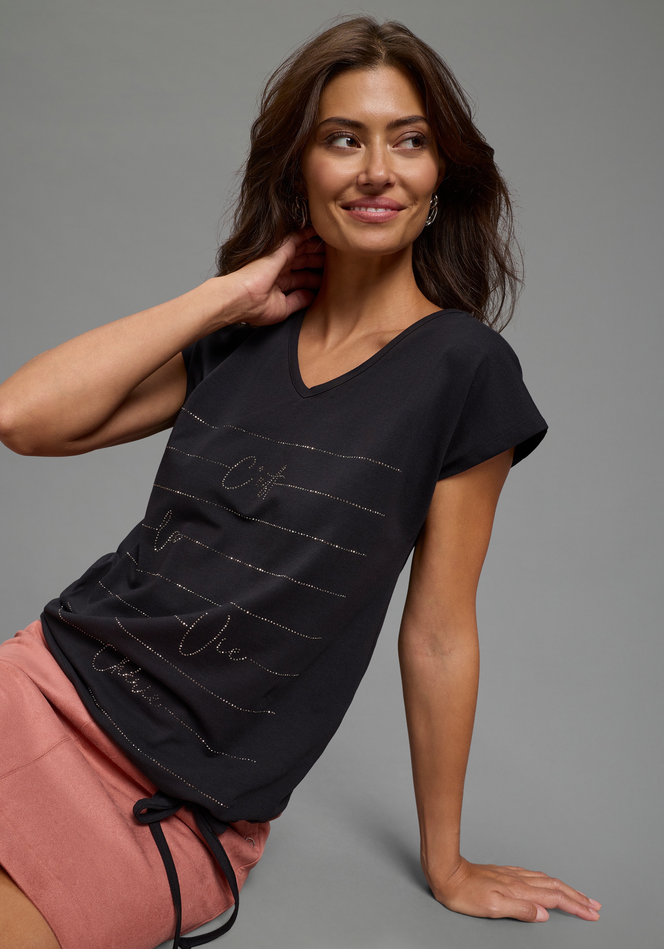 Image of Laura Scott V-Shirt mit Glitzersteinen und Tunnelzug