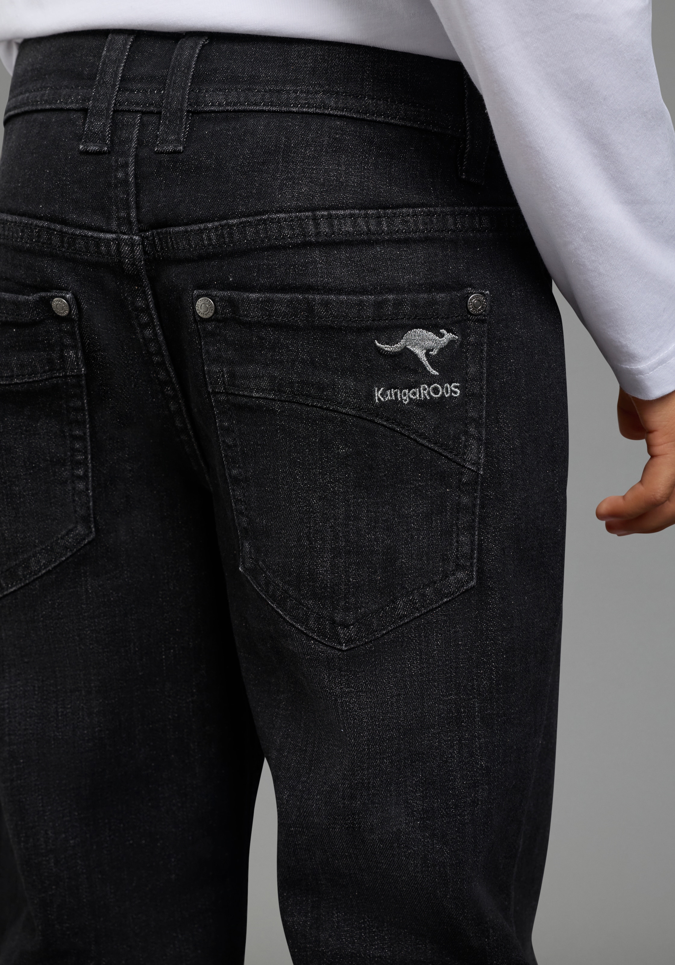 KangaROOS Jeans loose fit »Jeans mit weitem Bein« avec broderie logo