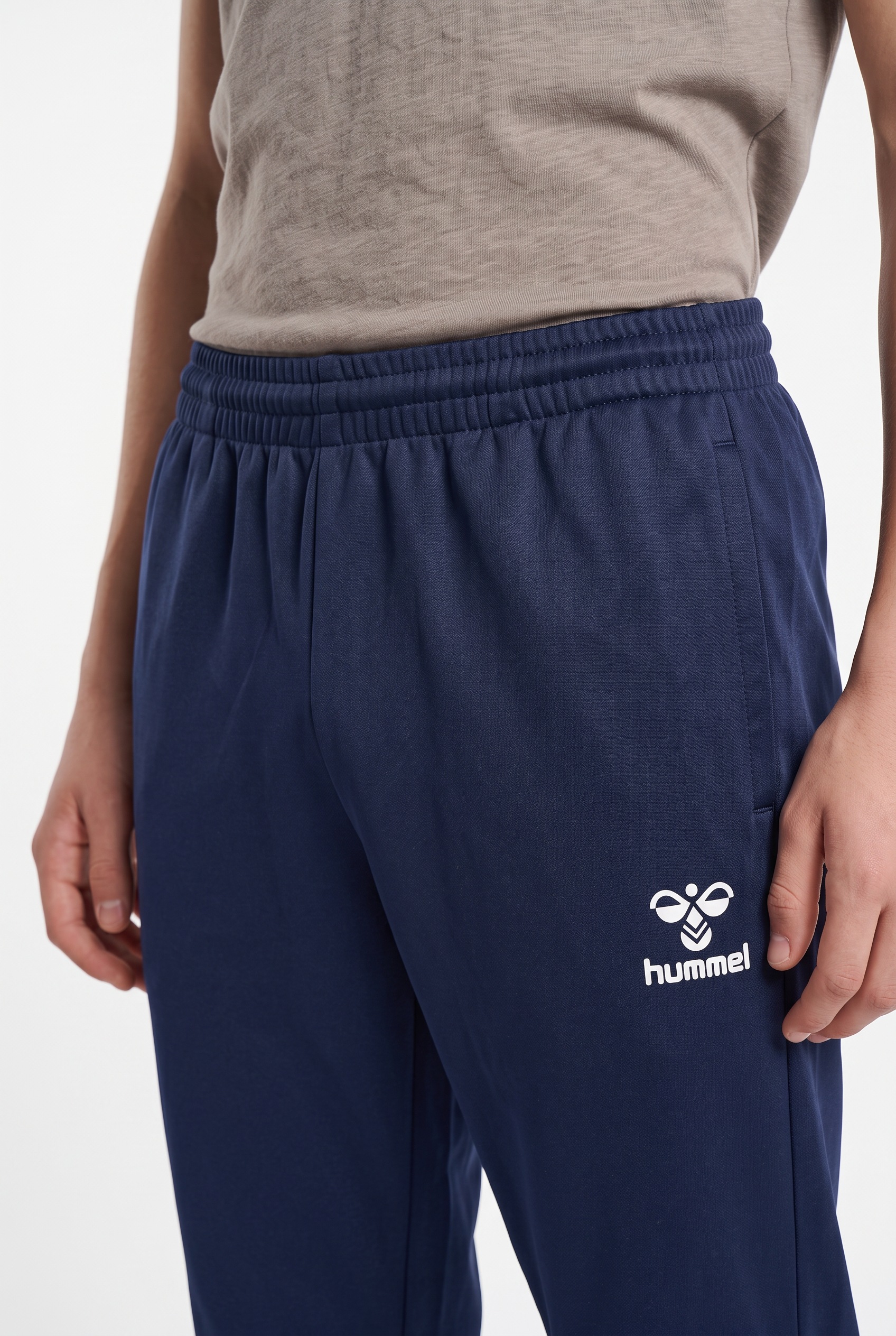hummel Pantalon de survêtement »HMLESSENTIAL TRAINING PANTS KIDS«  avec technologie BEECOOL®, en matière interlock