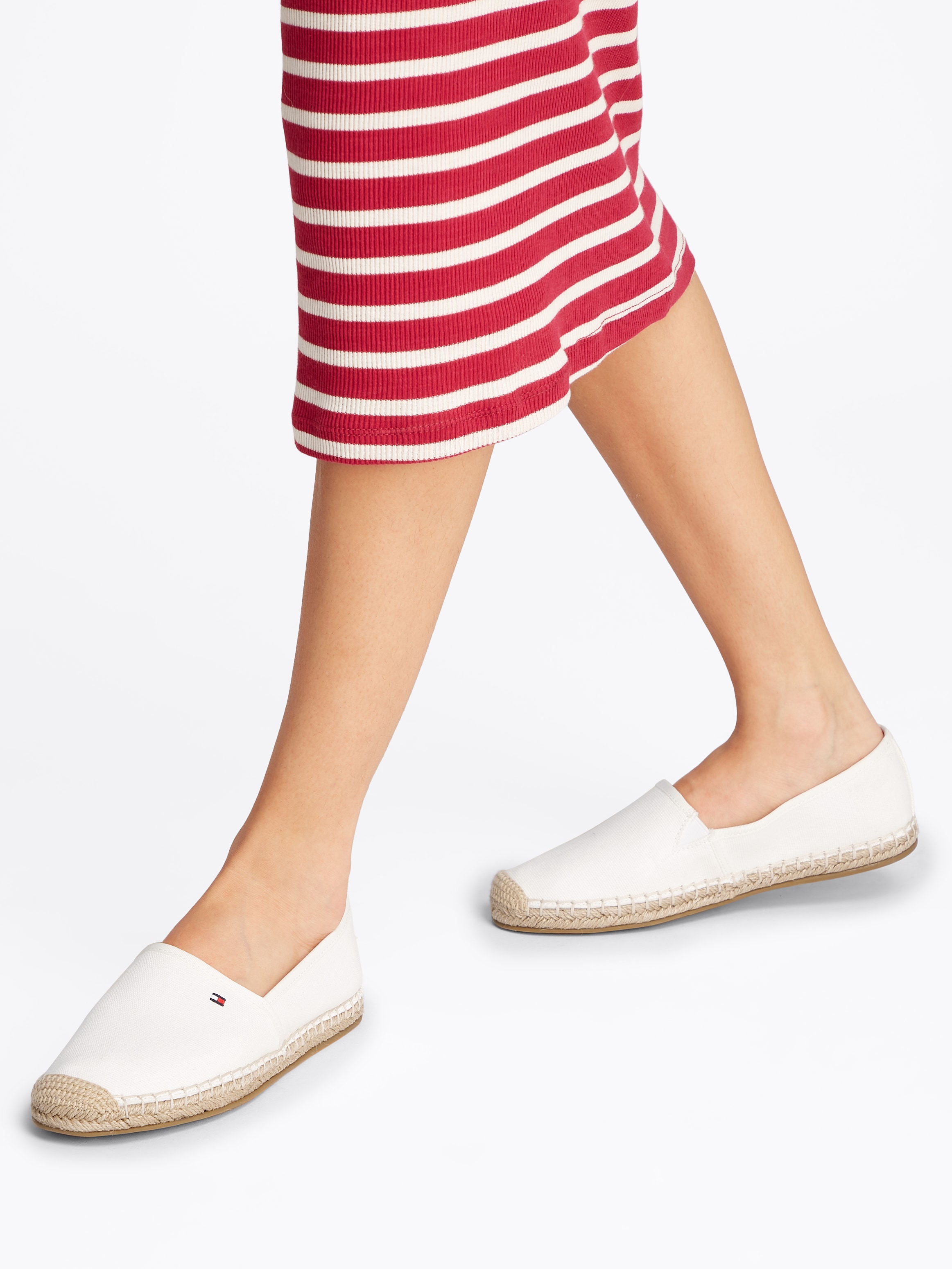 Tommy Hilfiger Espadrille »FLAG CANVAS ESPADRILLE«  ,Slipper,Flats,Bequemschuh mit Jutebezug und Ziernähten, schmale Form
