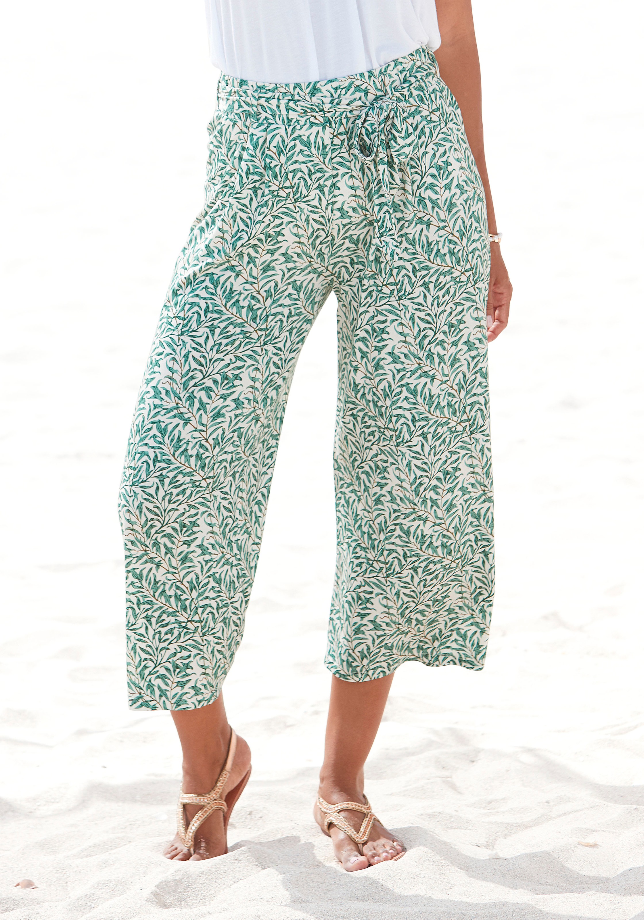 Image of Beachtime Culotte mit Blätterdruck und Bindeband, luftig-leichte Sommerhose