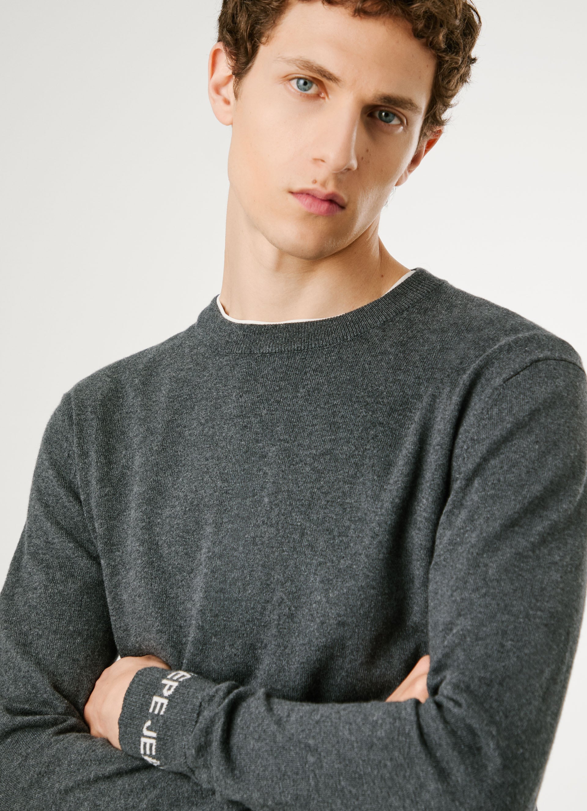 Pepe Jeans Strickpullover »ANDRE CREW NECK«, mit Rundhals, Logo-Jacquard