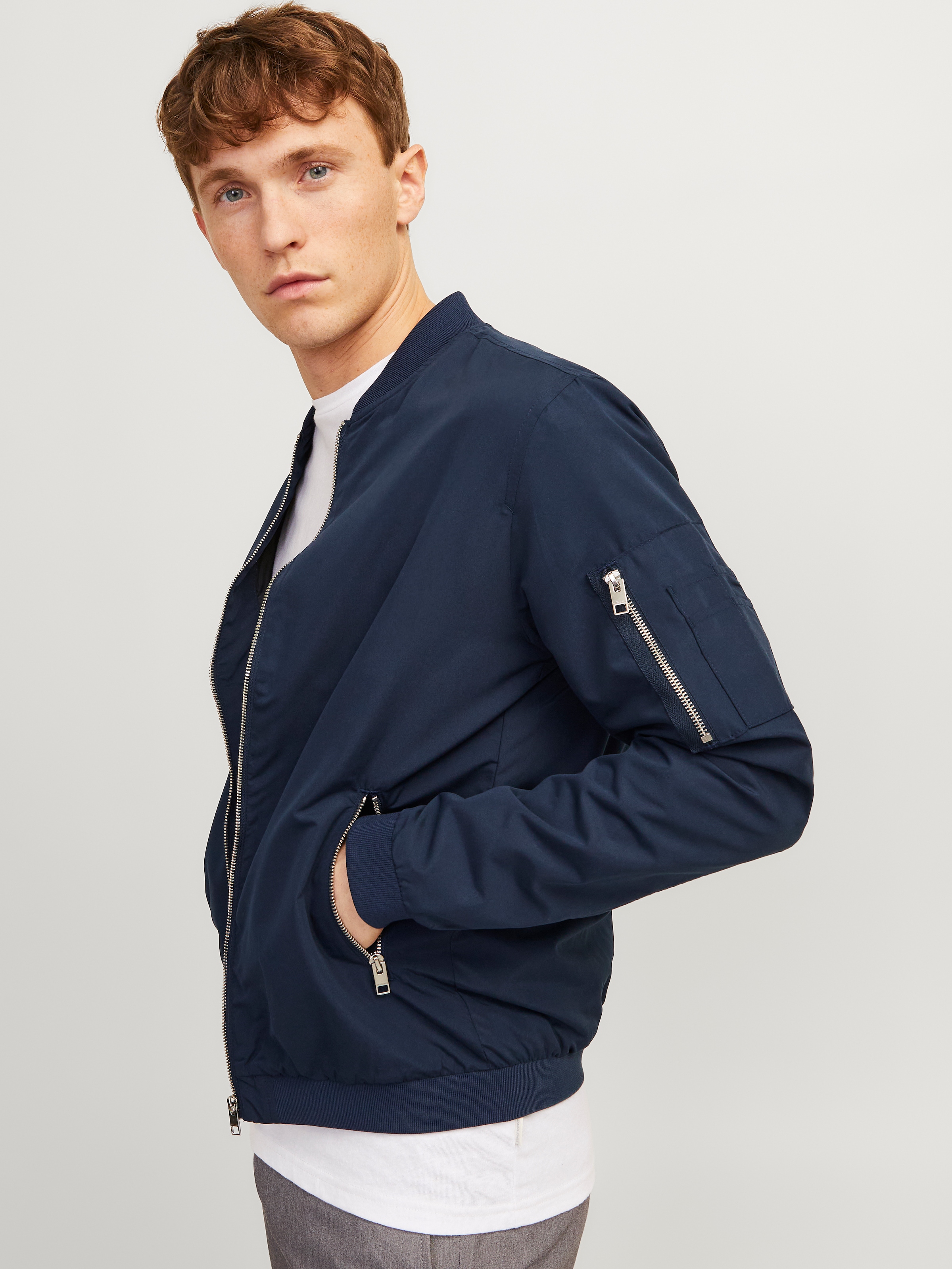 Jack & Jones Blouson »JJERUSH mit Stehkragen und Reissverschlusstaschen« ohne Kapuze unifarben, modisch, regular fit, Polyester