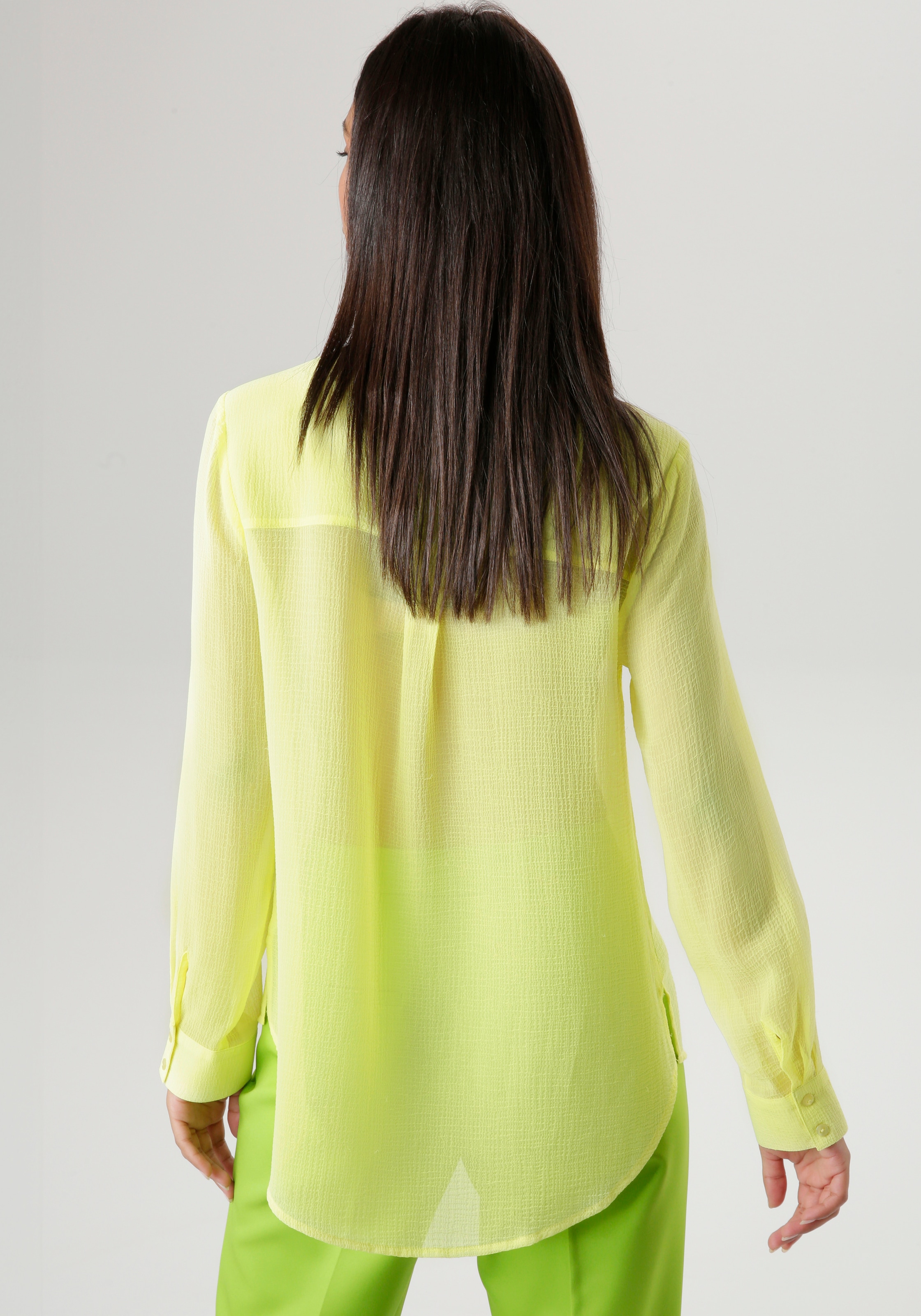 Aniston SELECTED Hemdbluse, aus transparentem Chiffon mit Strukturmuster