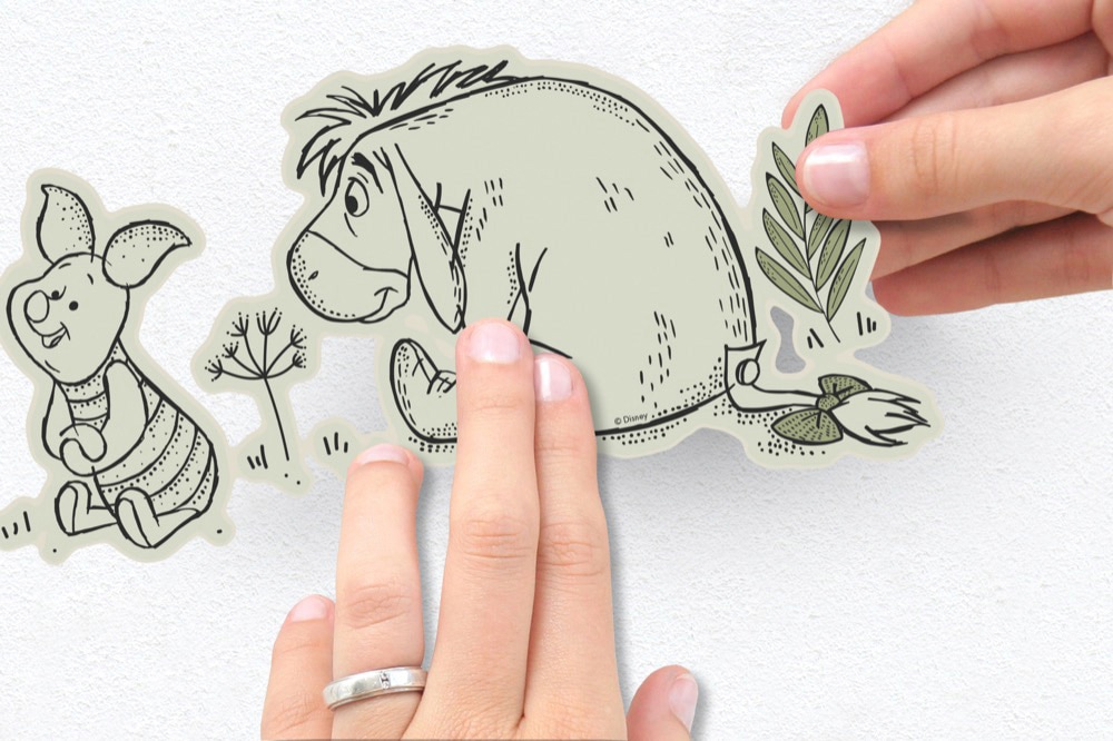 Komar Wandtattoo »Winnie the Pooh Woodland - Grösse 50 x 70 cm«, (47 St.), selbstklebend, Wandsticker, Kinderzimmer