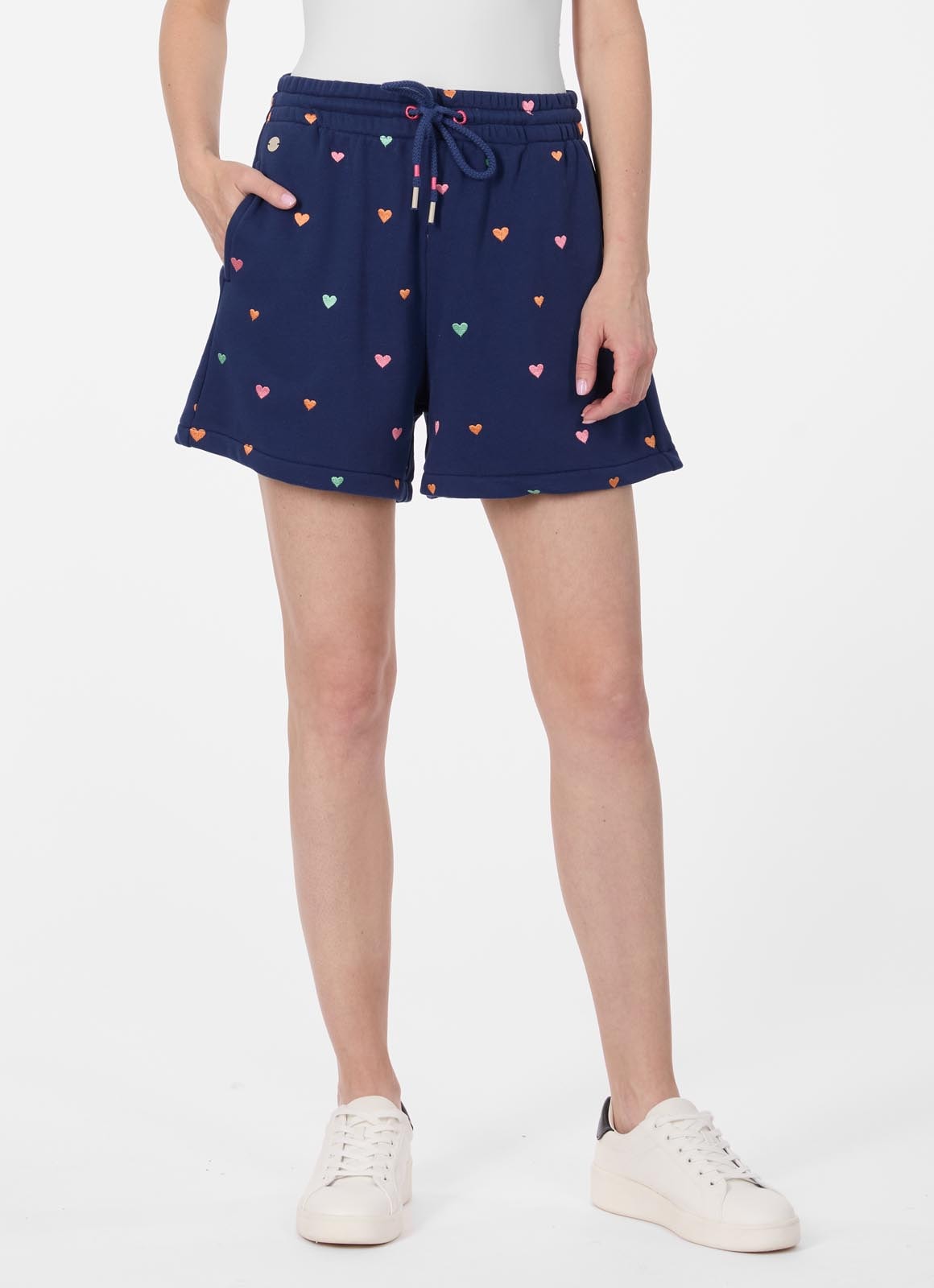 Image of Ragwear Sweatshorts "ANIKU HEARTS" Mit Kordelzug und kleinen bunten Herzchen bestickt