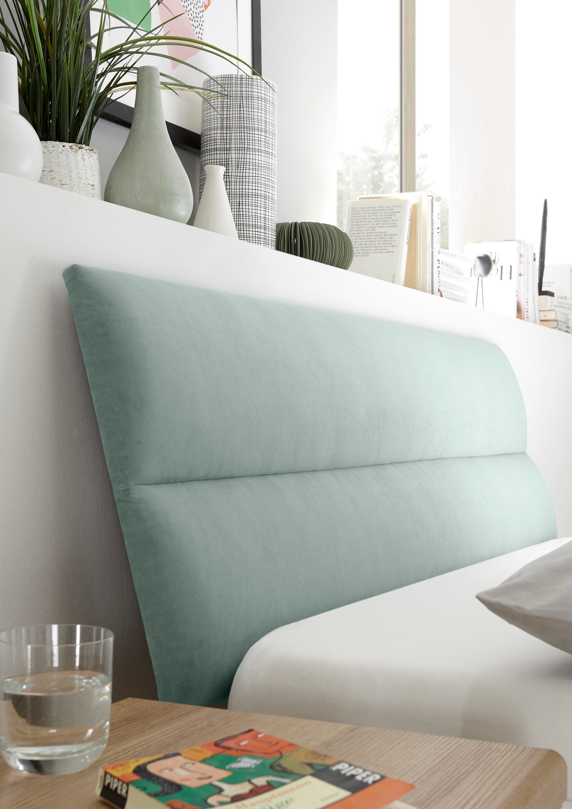 andas Einzelbett »MERLE Bett im skandinavischen Design, Bettgestell mit Massivholzfüssen«, mit gepolstertem Kopfteil, Liegefläche 140x200cm, gesamt:145/200/88cm