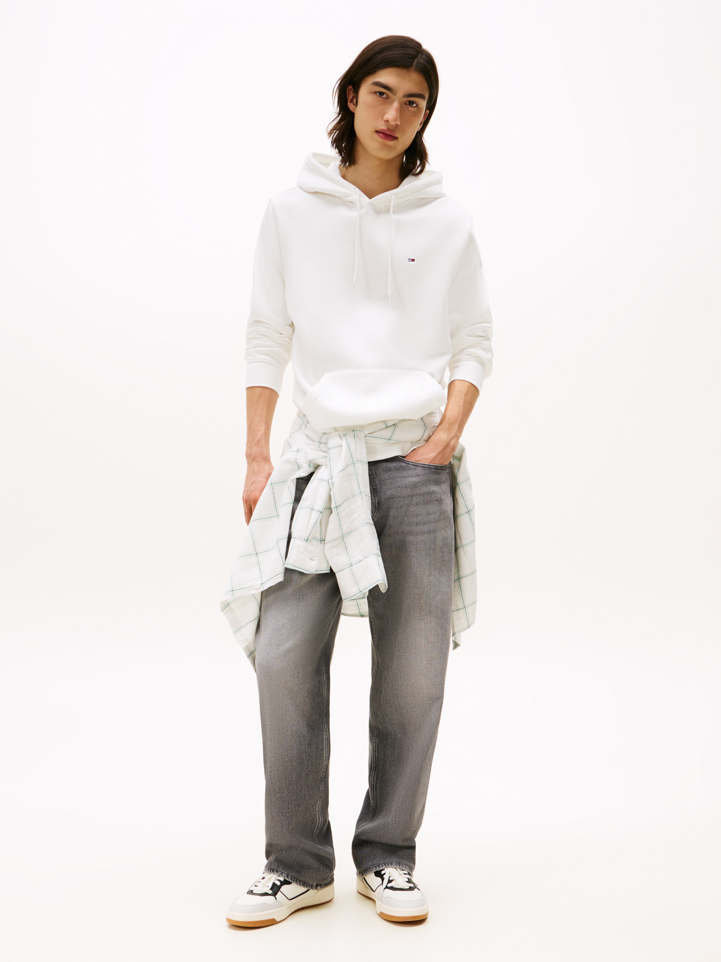 Tommy Jeans Sweatshirt »TJM REG S FLAG HOODIE«, mit bestickten Markenlogo auf Brusthöhe