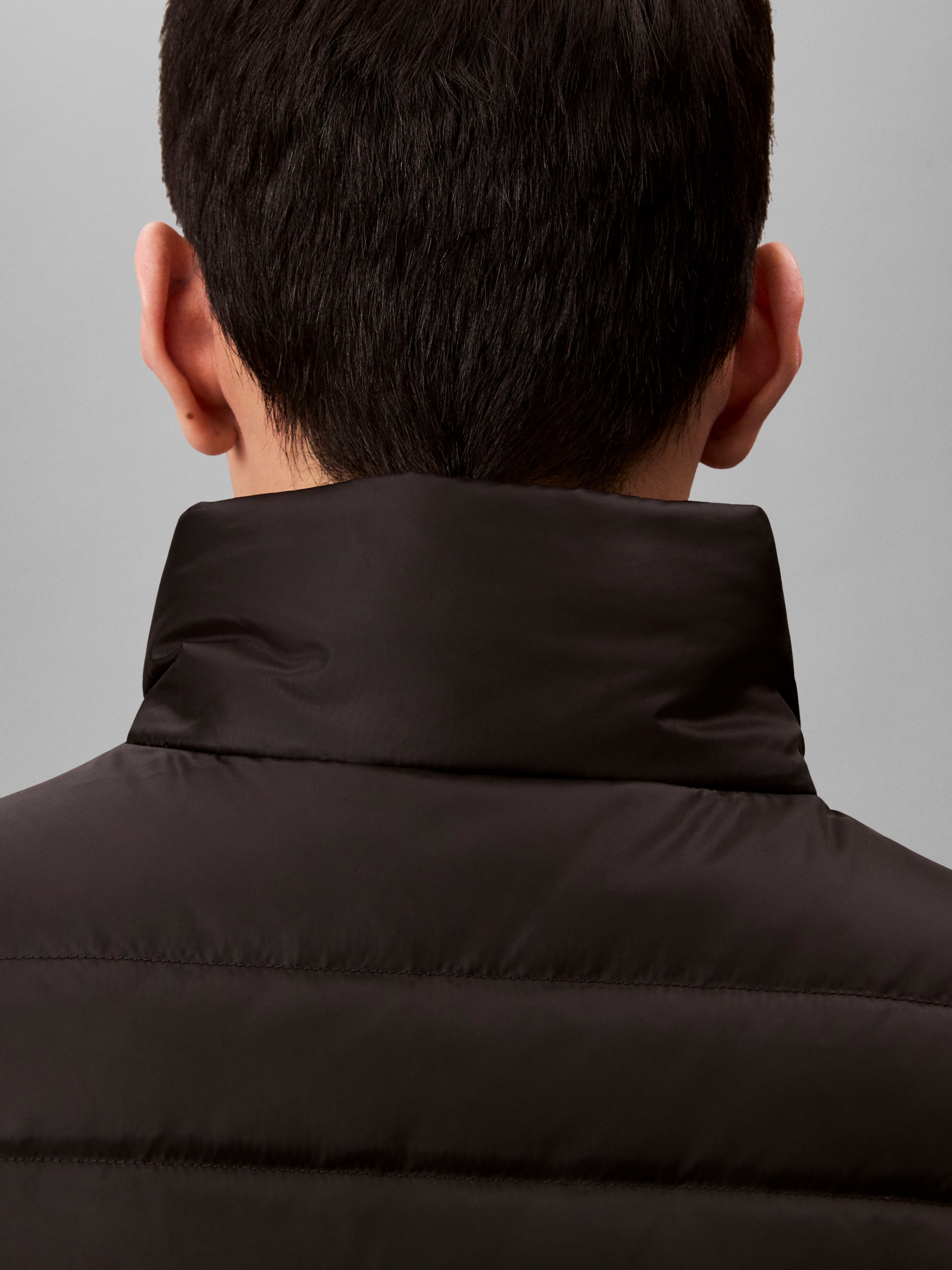 Calvin Klein Gilet matelassé »SLVLSS LT WT NYLON PUFFER VEST« Mit Rundhalsausschnitt