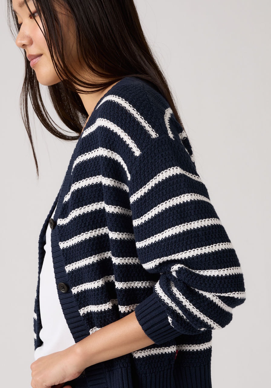 Levi's® Cardigan »SNOWFLAKE CARDIGAN« rayé, avec patte de boutonnage