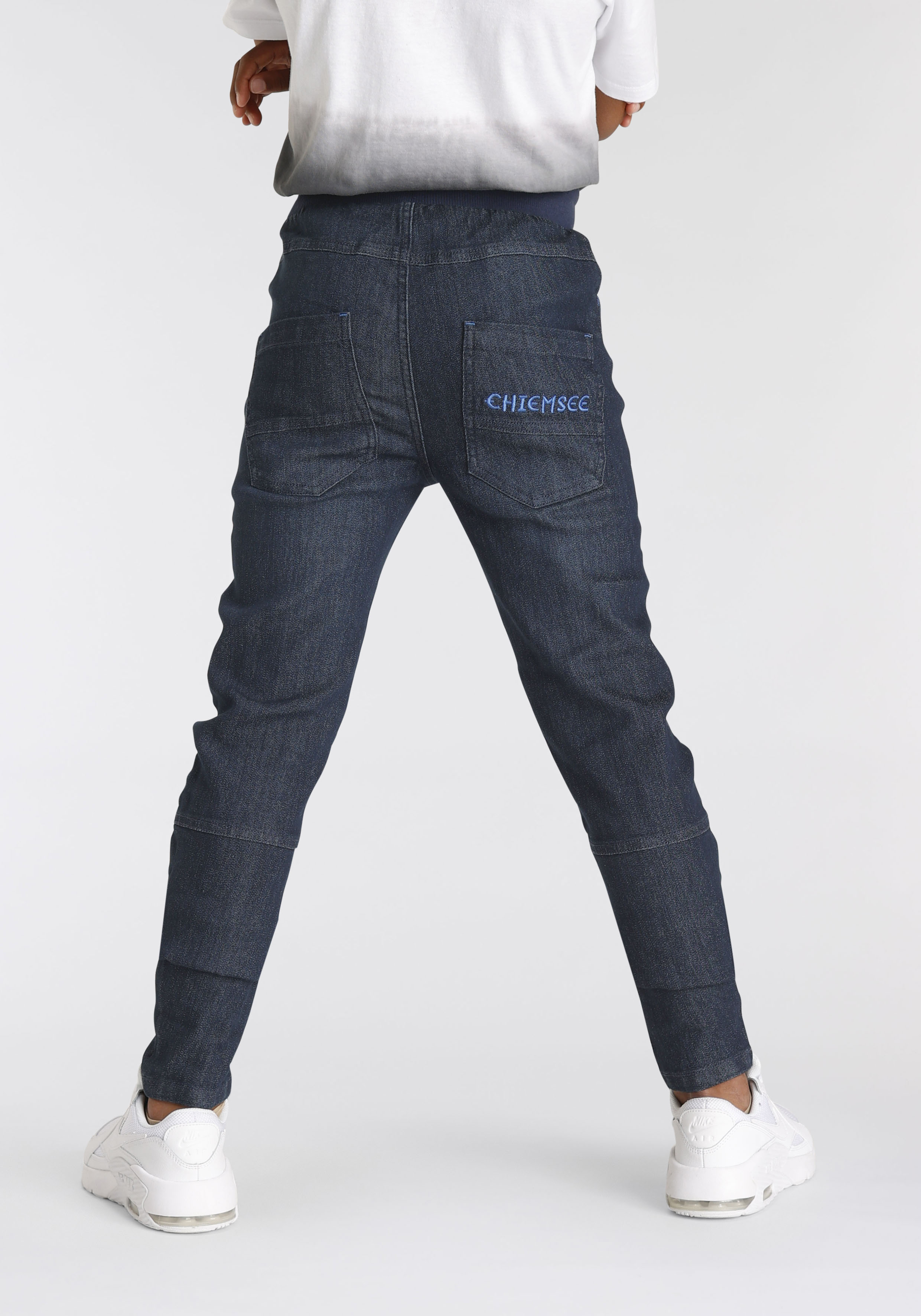Schlupfjeans »mit Teilungsnähten und schmalem Bein«