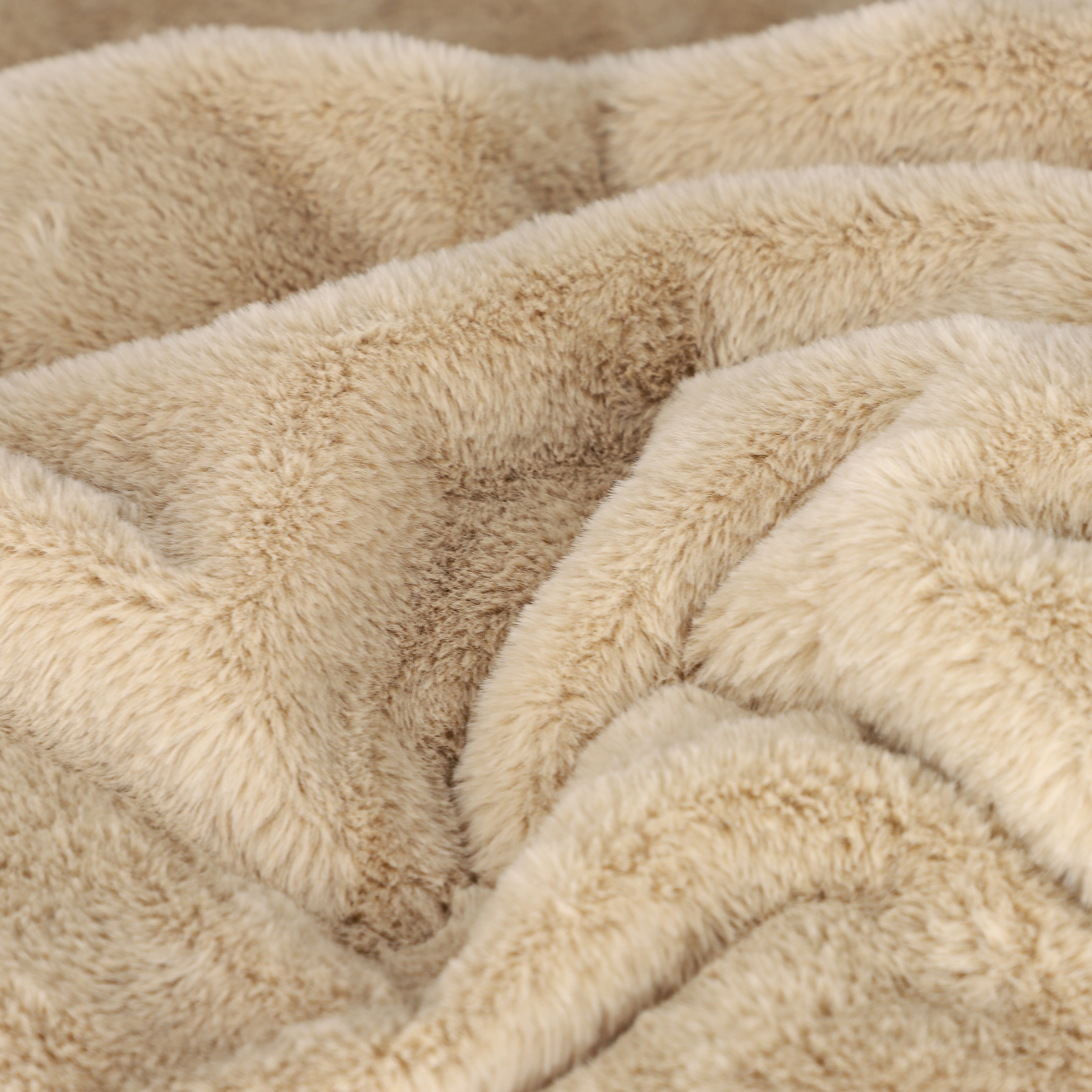 SCHÖNER WOHNEN-Kollektion Wohndecke »Chic« aus kuschligem Kunstfell