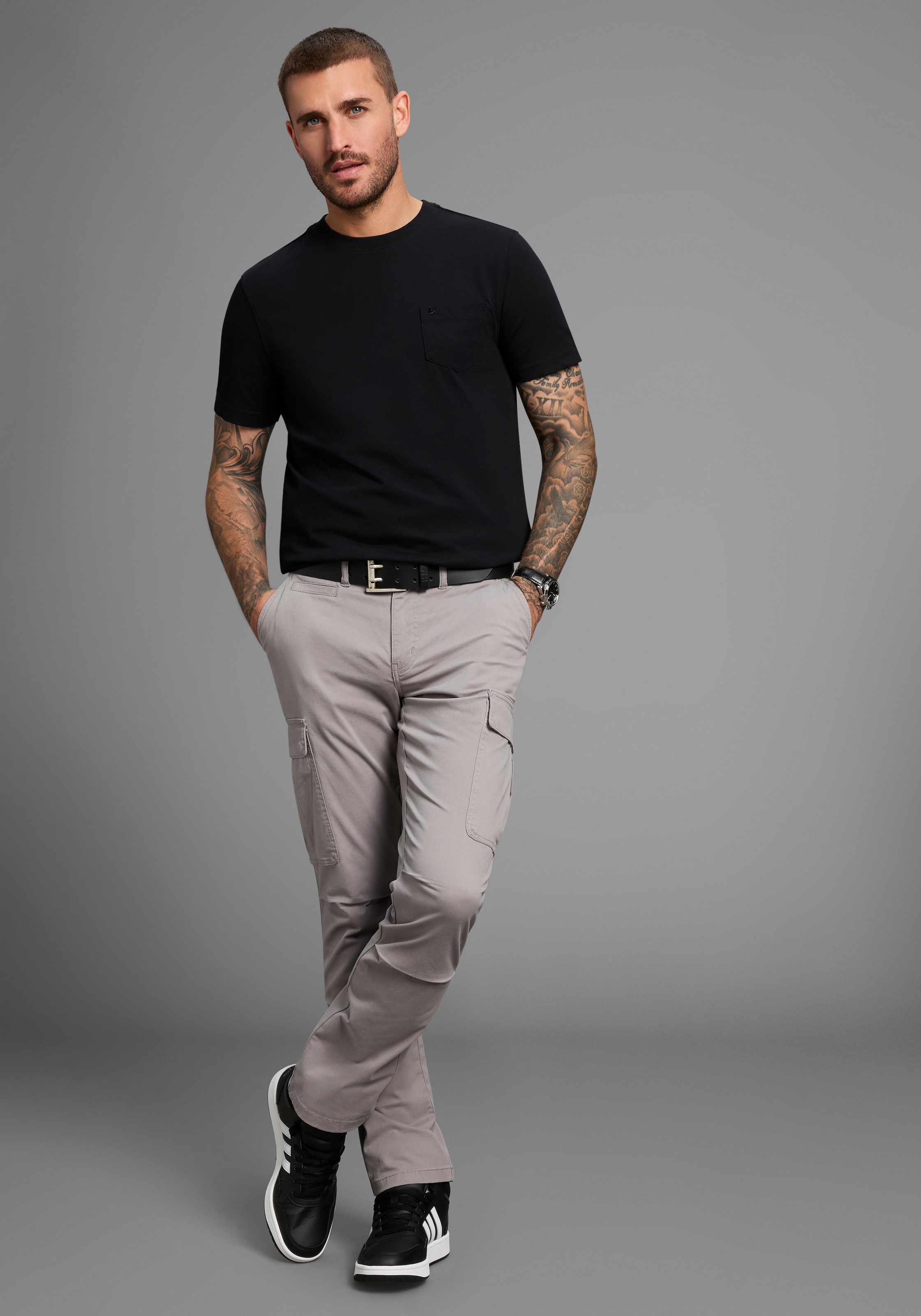 Bruno Banani Cargohose, moderne Passform, eng anliegende Cargotaschen