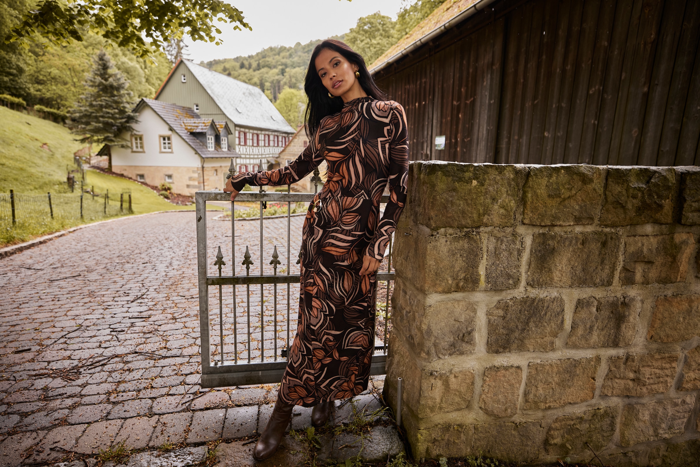 Aniston SELECTED Robe midi Avec petit col montant - NOUVELLE COLLECTION