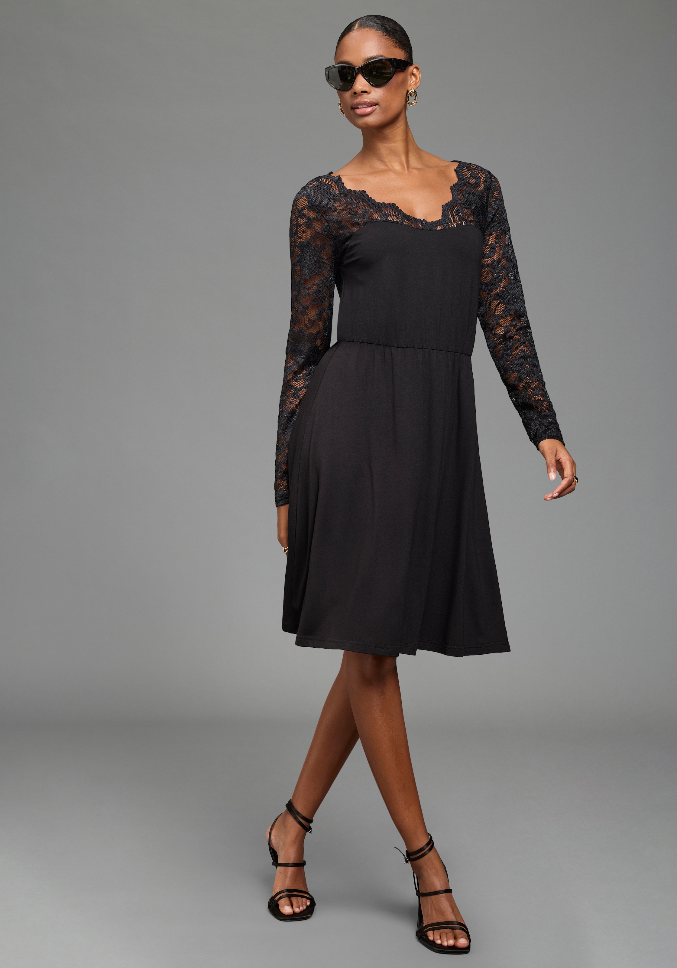 Image of Laura Scott Spitzenkleid "mit elastischer Taille" aus Viskose-Jersey, figurbetonte Passform mit schwingendem Rock