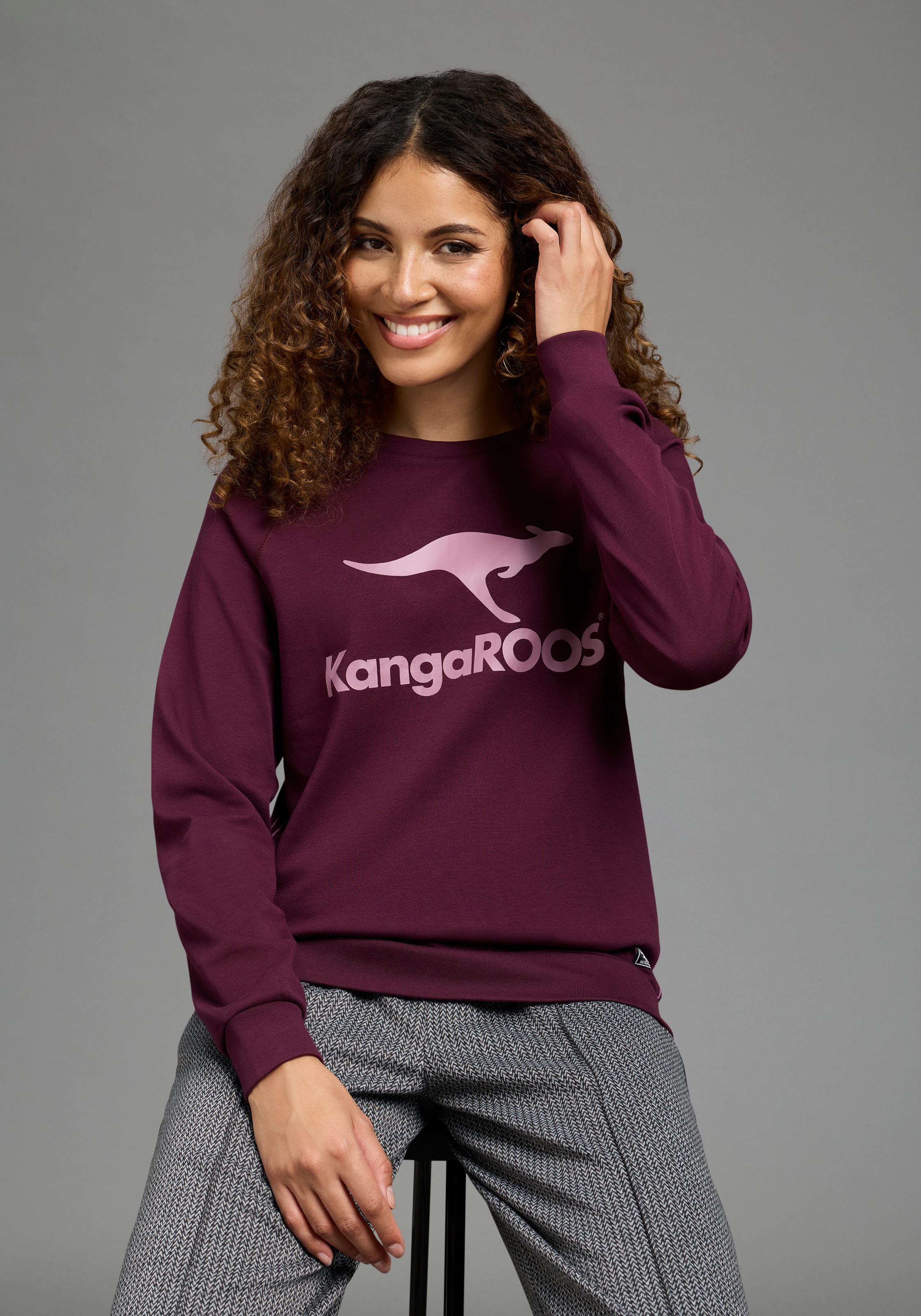Image of KangaROOS Sweatshirt, mit Rundhalsausschnitt, Langarm, aus Baumwolle, bequeme Passform