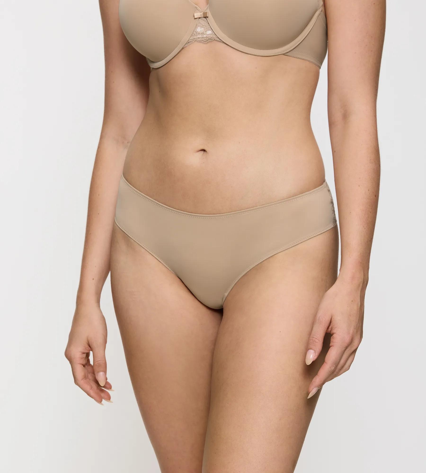 Image of Triumph Slip "Lovely Micro Brazilian String" zarte, florale Spitze, schmales Bündchen