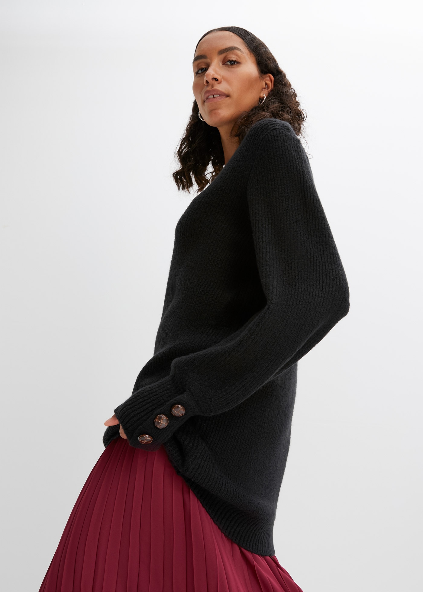 bonprix Longpullover »Longpullover mit Knöpfen« mit dekorativen Knöpfen, mit Rundhalsausschnitt