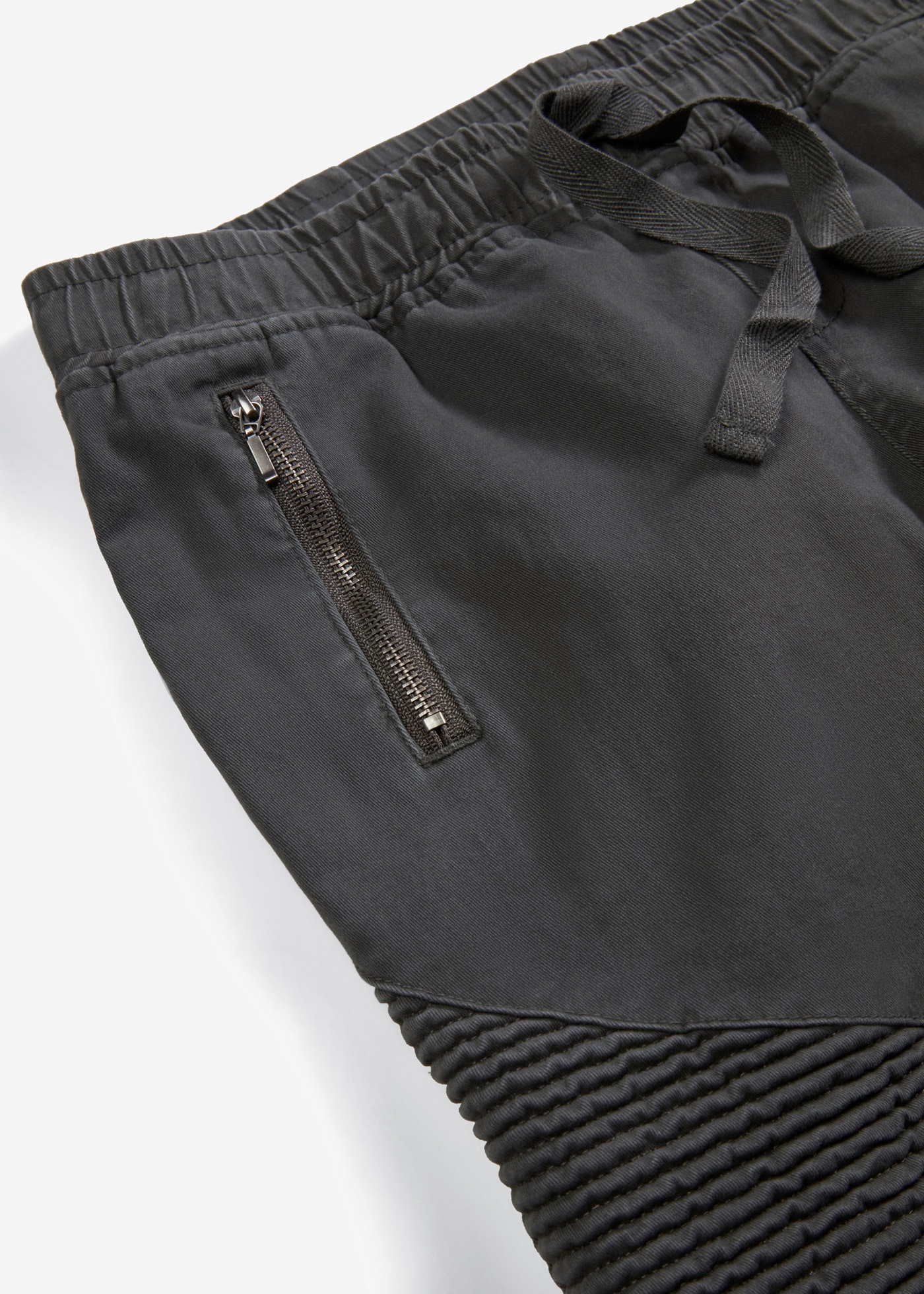 bonprix Stoffhose »Hose mit Biker-Details«  aus Baumwolle und Elasthan, Regular Fit, mit Reissverschlusstaschen