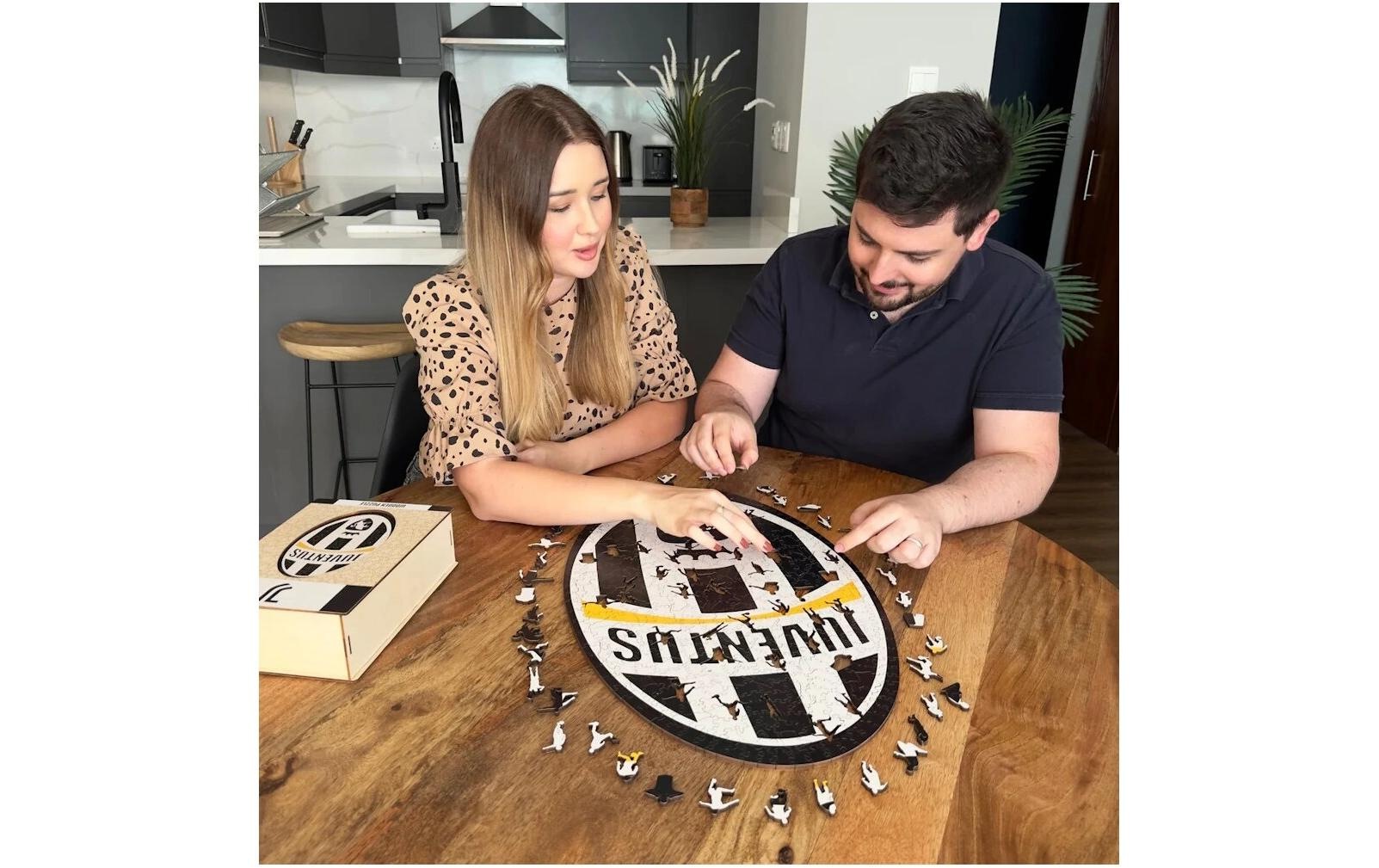   Puzzle »Iconic Juventus FC – Retro Logo« Holzart: Birke (Herkunftsland: China)