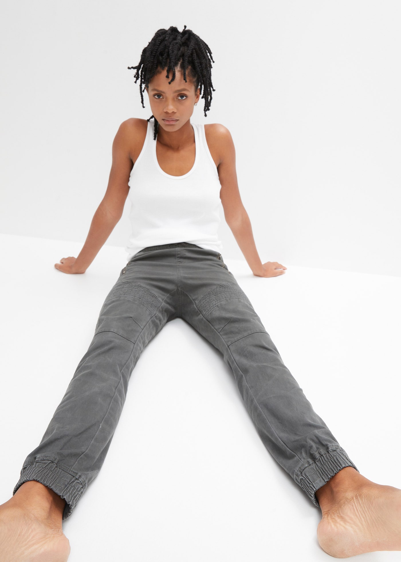 bonprix Stoffhose »Hose mit Biker-Details«  aus Baumwolle und Elasthan, Regular Fit, mit Reissverschlusstaschen