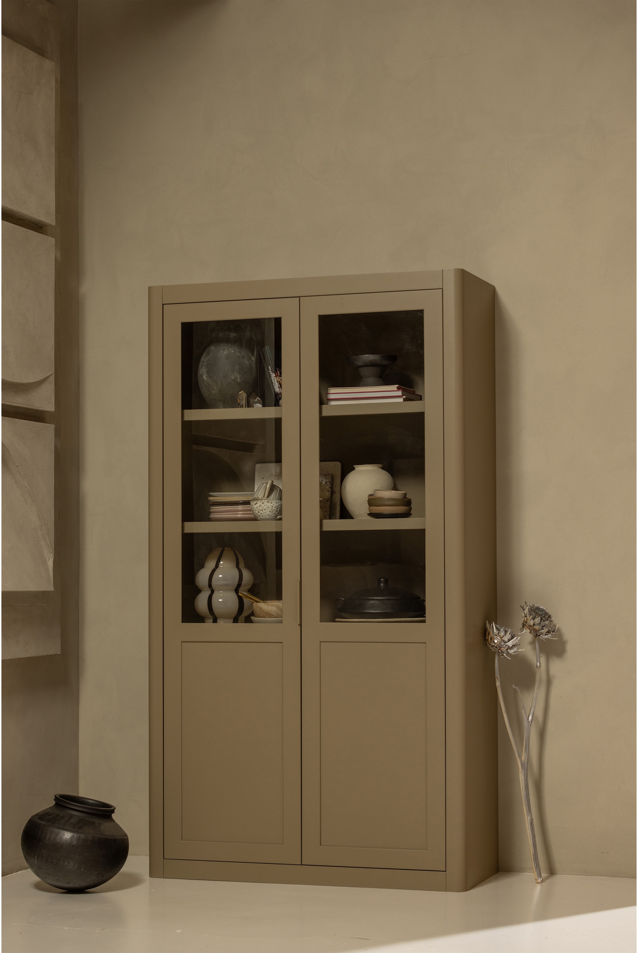 WOOOD Vitrine »Gunnar FSC®-Kiefernholz mit Glasstüren H 217 x B 120 x T 48 cm« Tragkraft 150 kg gesamt, wasserbasierter Schutzlack, Pfleigleicht