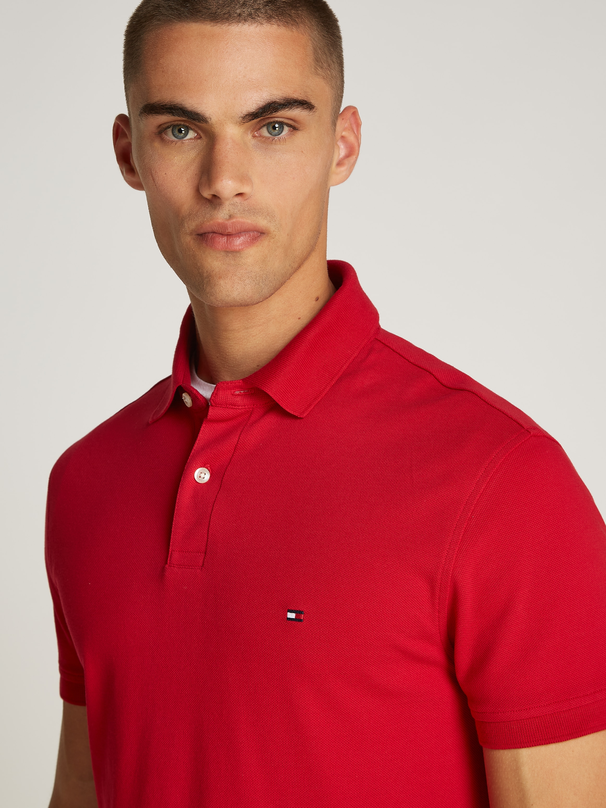 Tommy Hilfiger Poloshirt »1985 SLIM POLO mit Stickerei und Piqué-Qualität«, unifarben, casual, slim fit, Baumwollmix, Polokragen