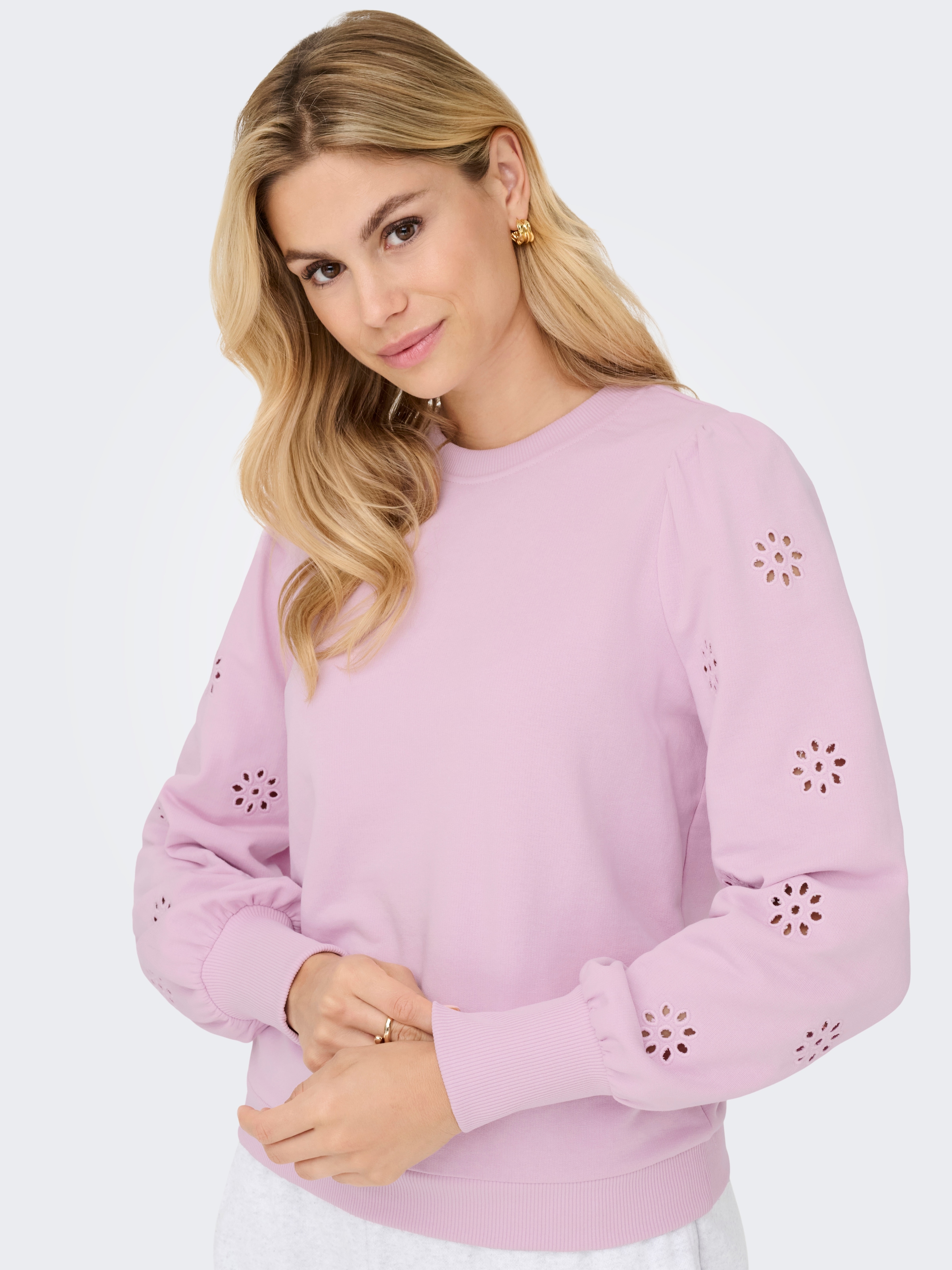 ONLY »ONLFEMME L/S PUFF EMBROIDERY UB SWT«, mit Puffärmeln mit wunderschöner Lochstickerei
