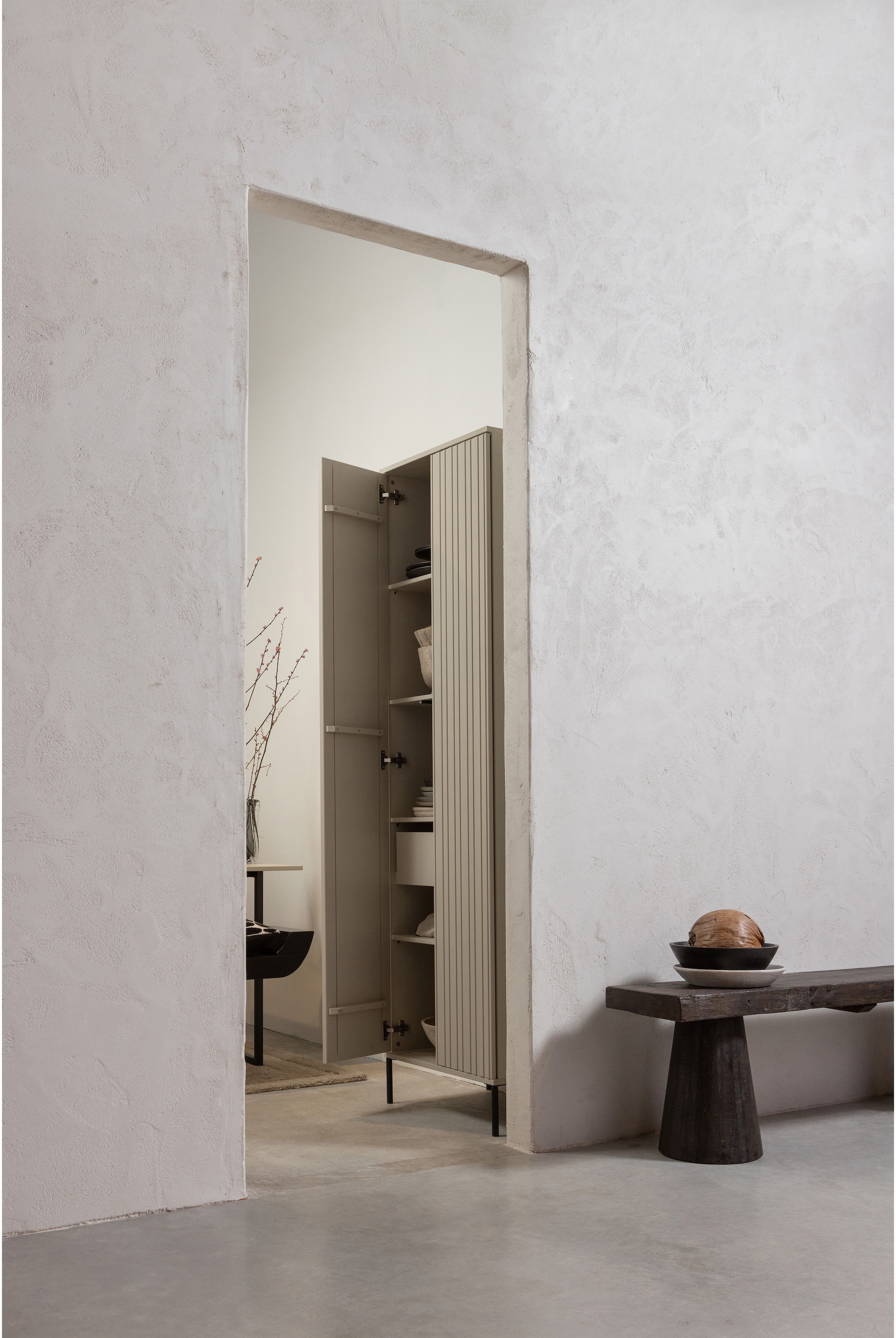 WOOOD Armoire vestiaire »New Gravure, Mehrzweckschrank mit 5 Fächern« Haut meuble New Gravure de WOOOD avec rangement, style et système push-to-open