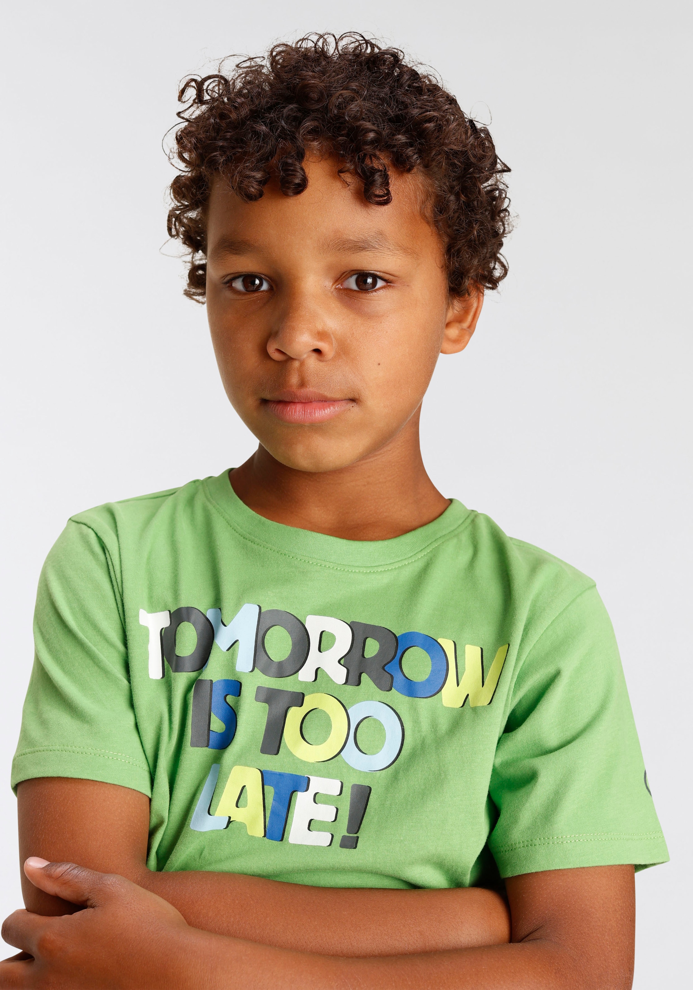shoppen Mindestbestellwert ohne IS LATE«, KIDSWORLD T-Shirt Trendige Spruch TOO »TOMORROW